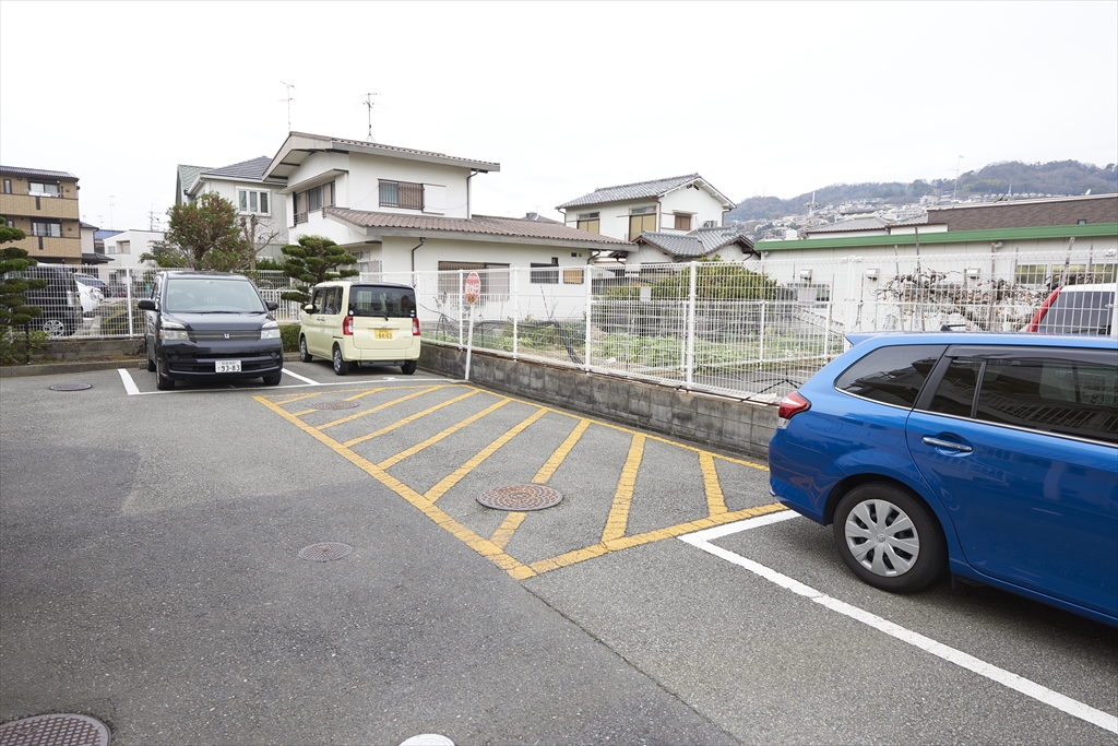 スーパー・コート南花屋敷の玄関