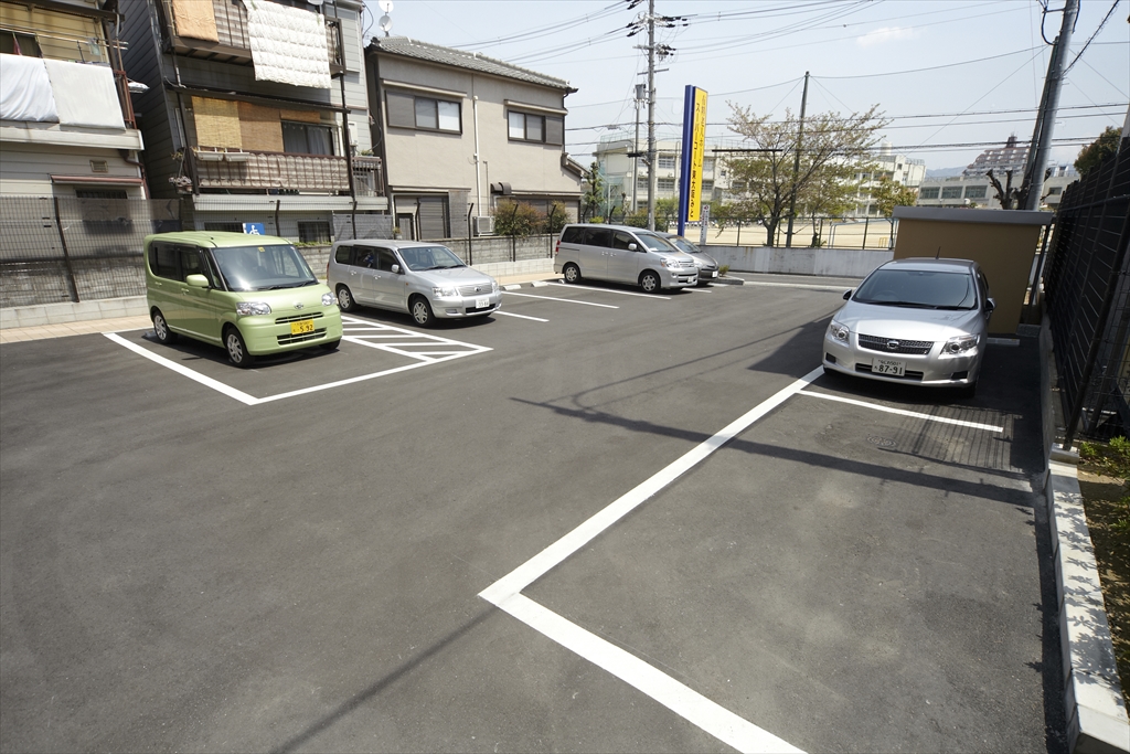 スーパー・コート東大阪みとの駐車場完備