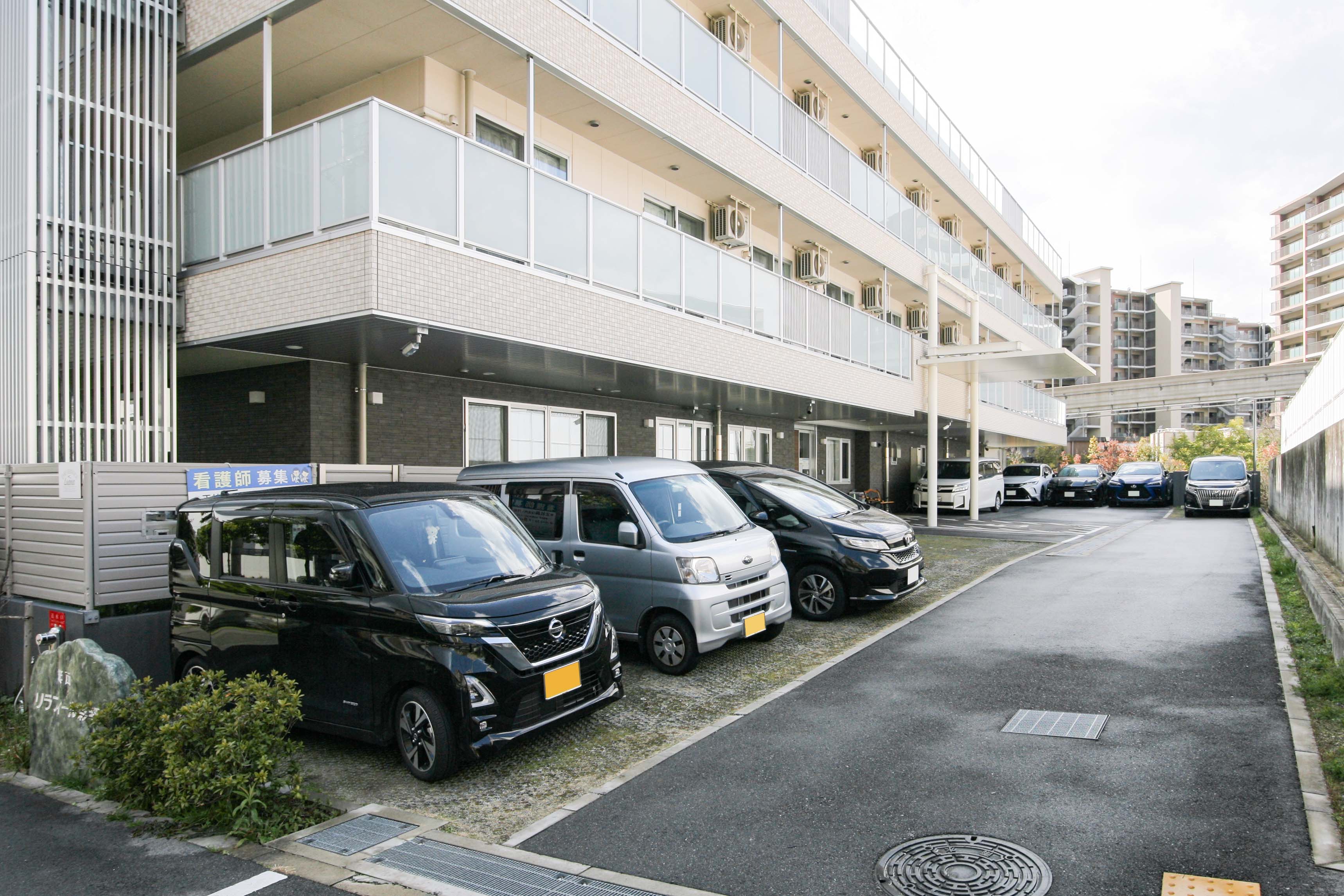 リラフィール彩都の駐車場完備