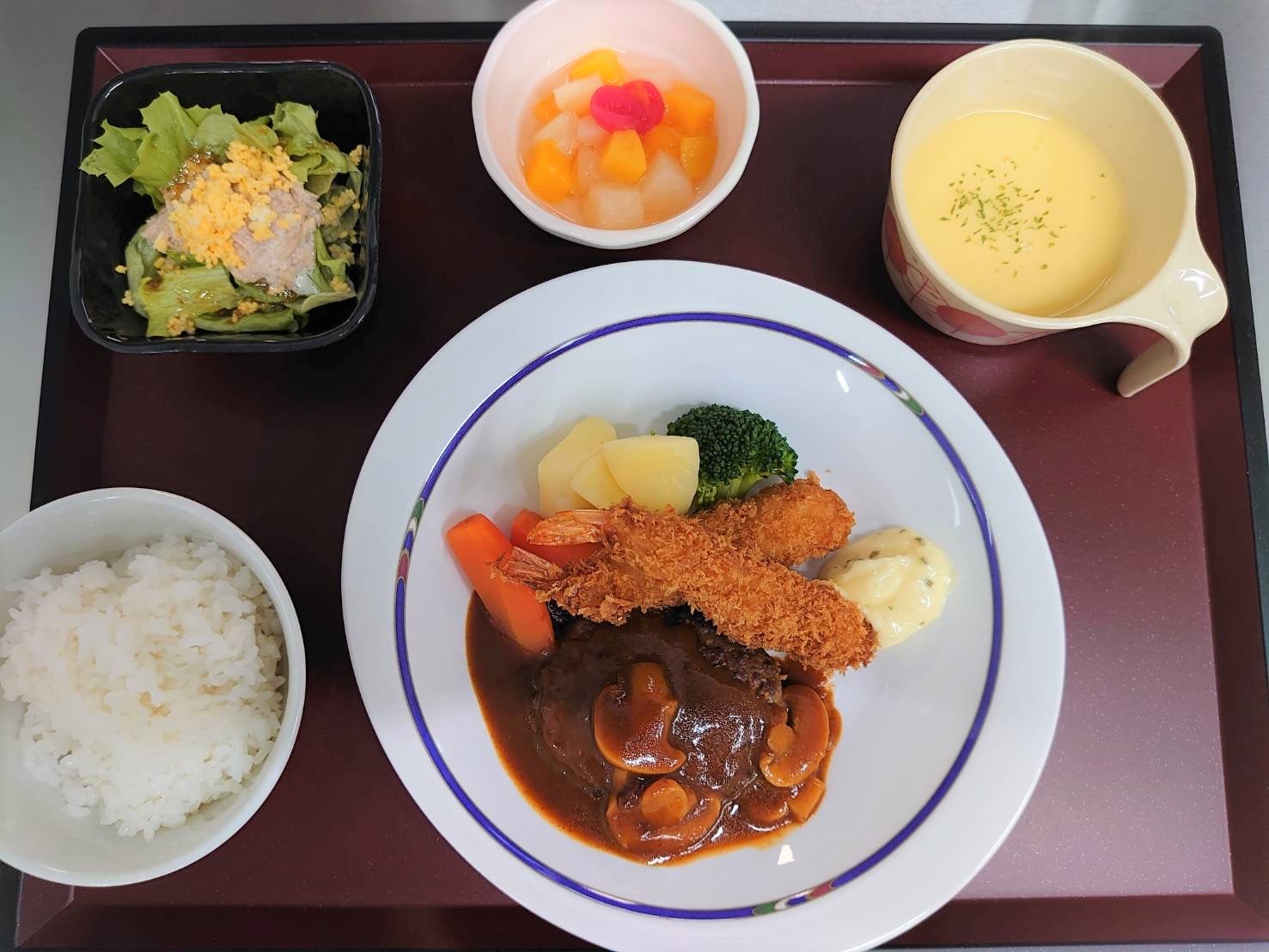 グレースヴィラ八尾本町の玄関