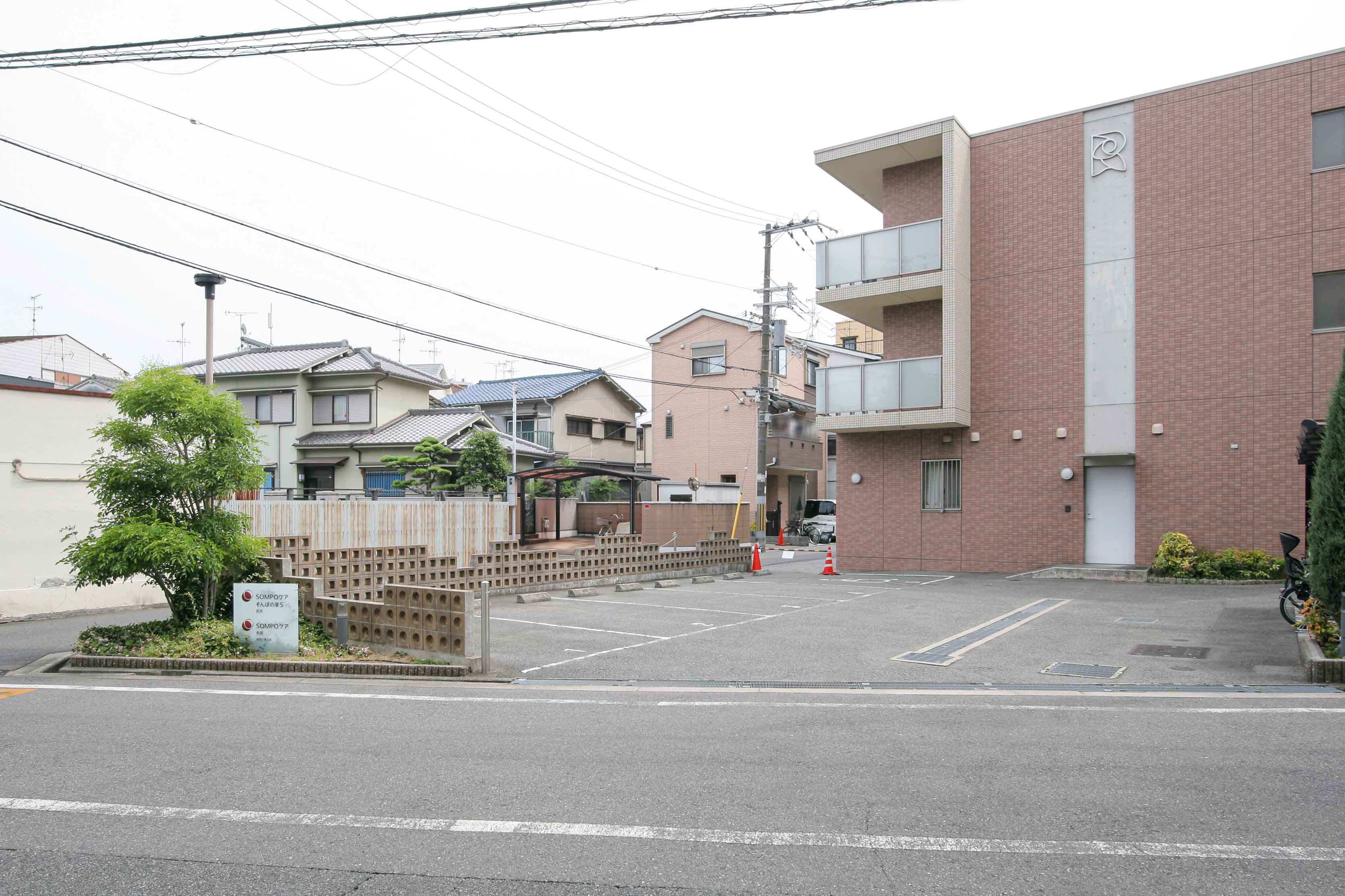 そんぽの家S長居の玄関