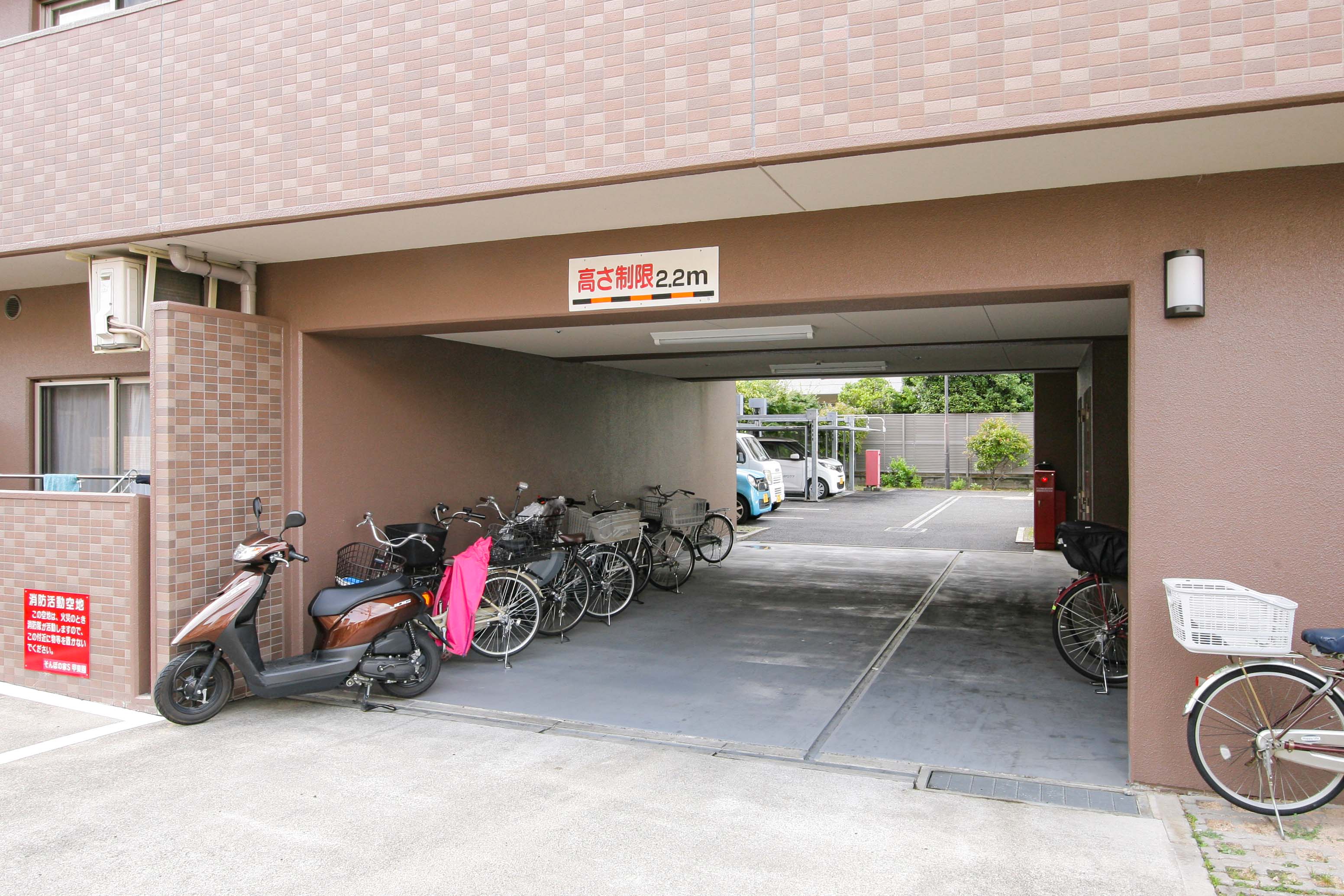 そんぽの家S甲東園の玄関