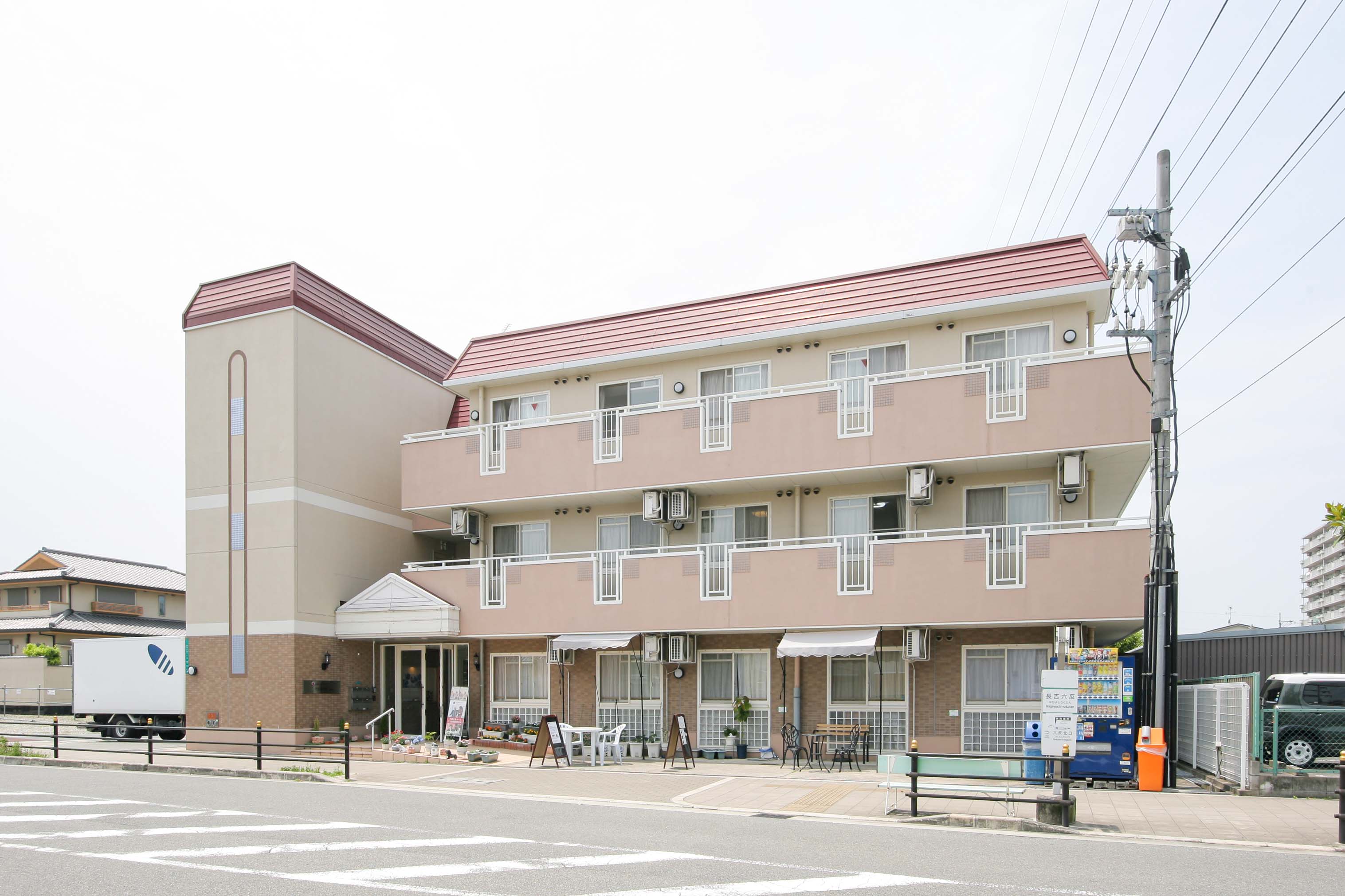 そんぽの家平野長吉の玄関