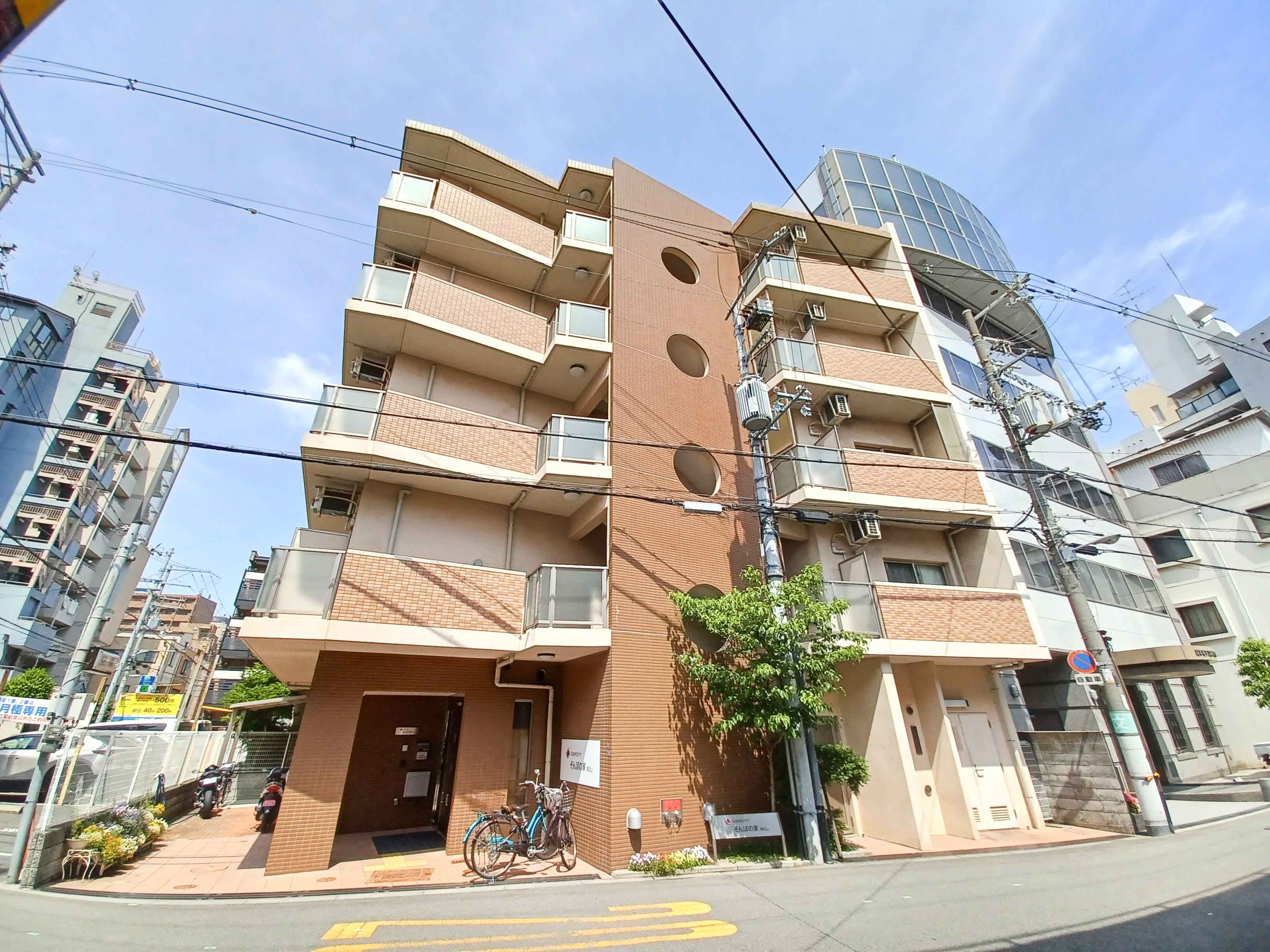 そんぽの家真田山の駐車場完備