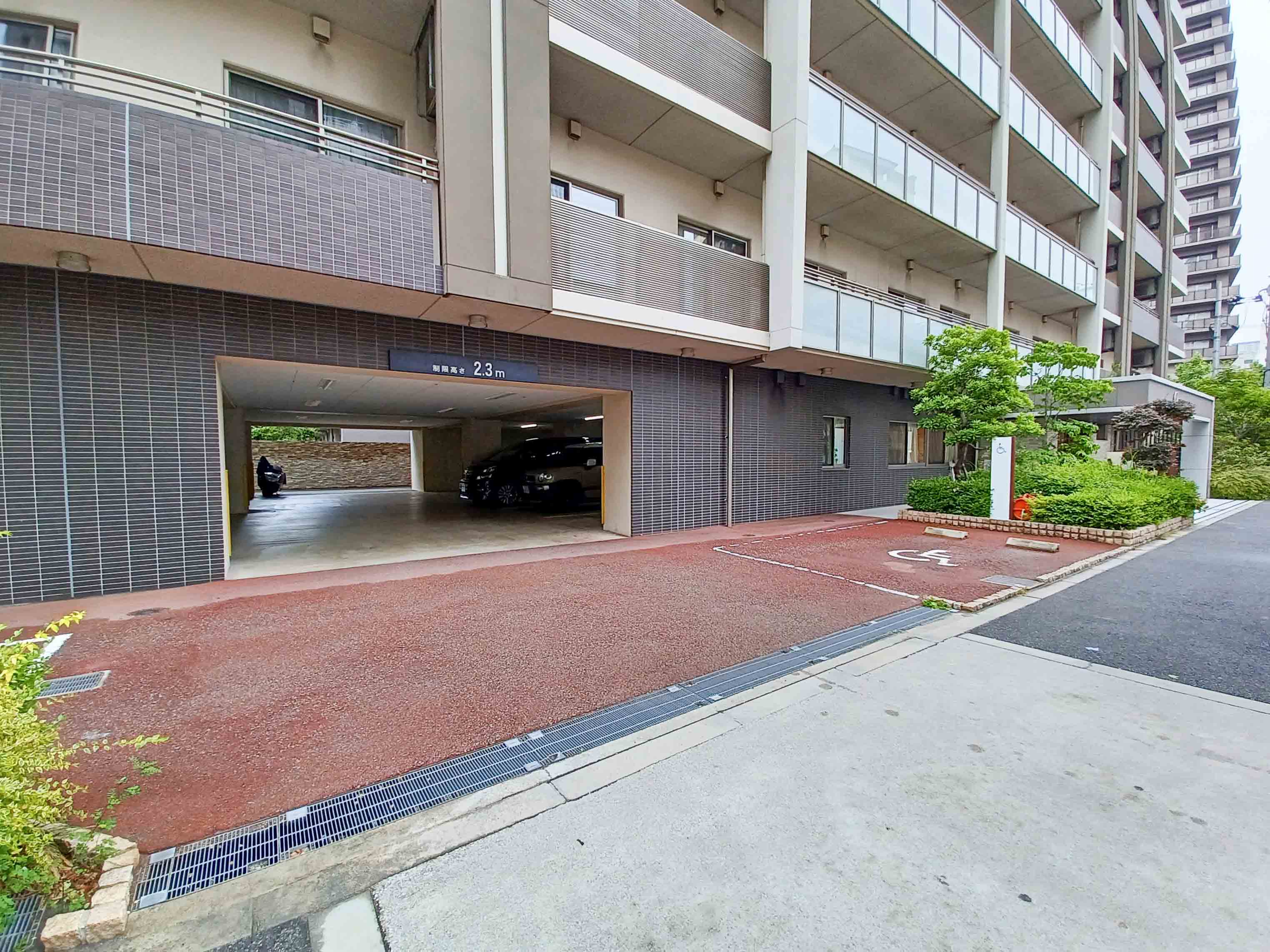ラヴィーレ南堀江の玄関