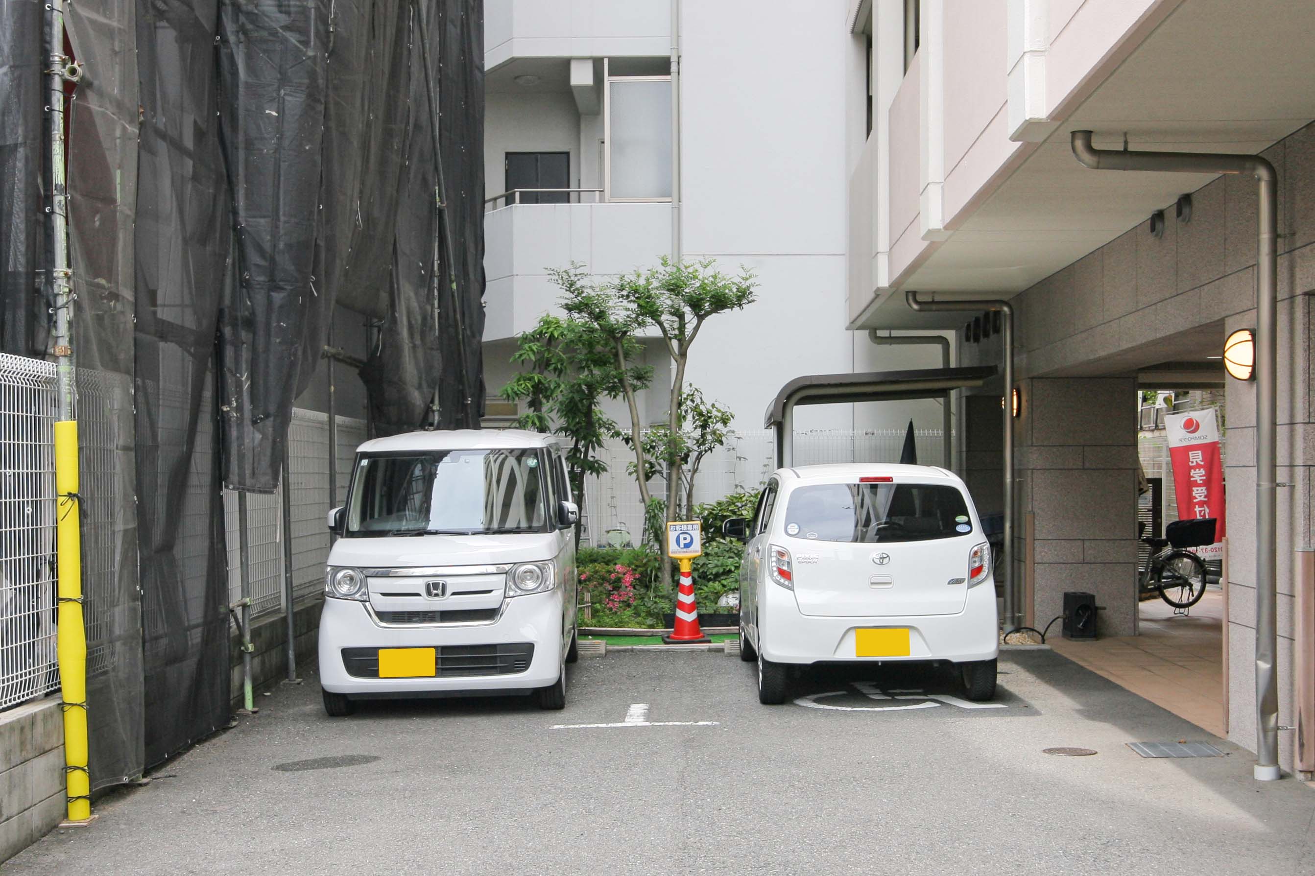 そんぽの家西田辺駅前の玄関