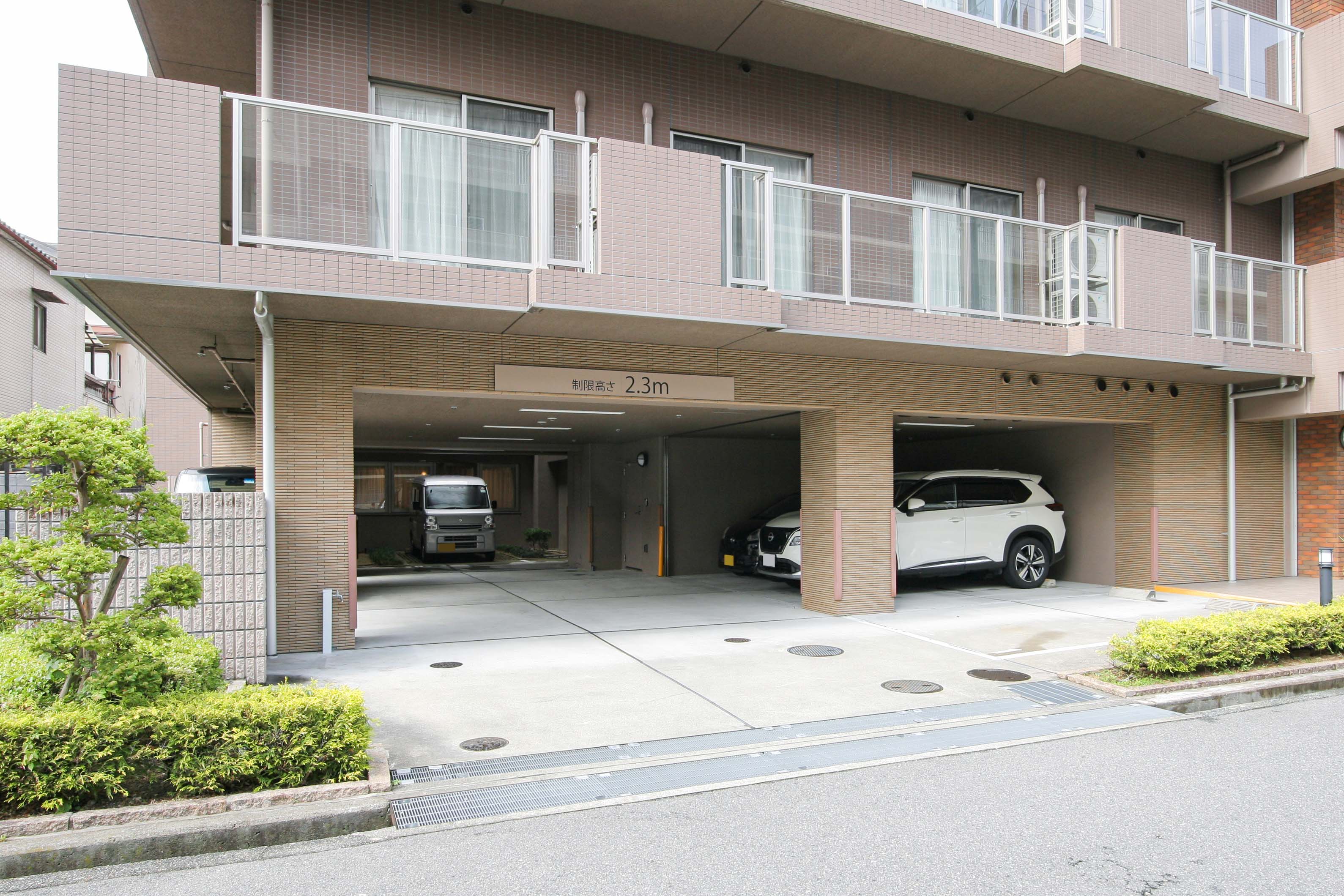 ラヴィーレ西宮の玄関