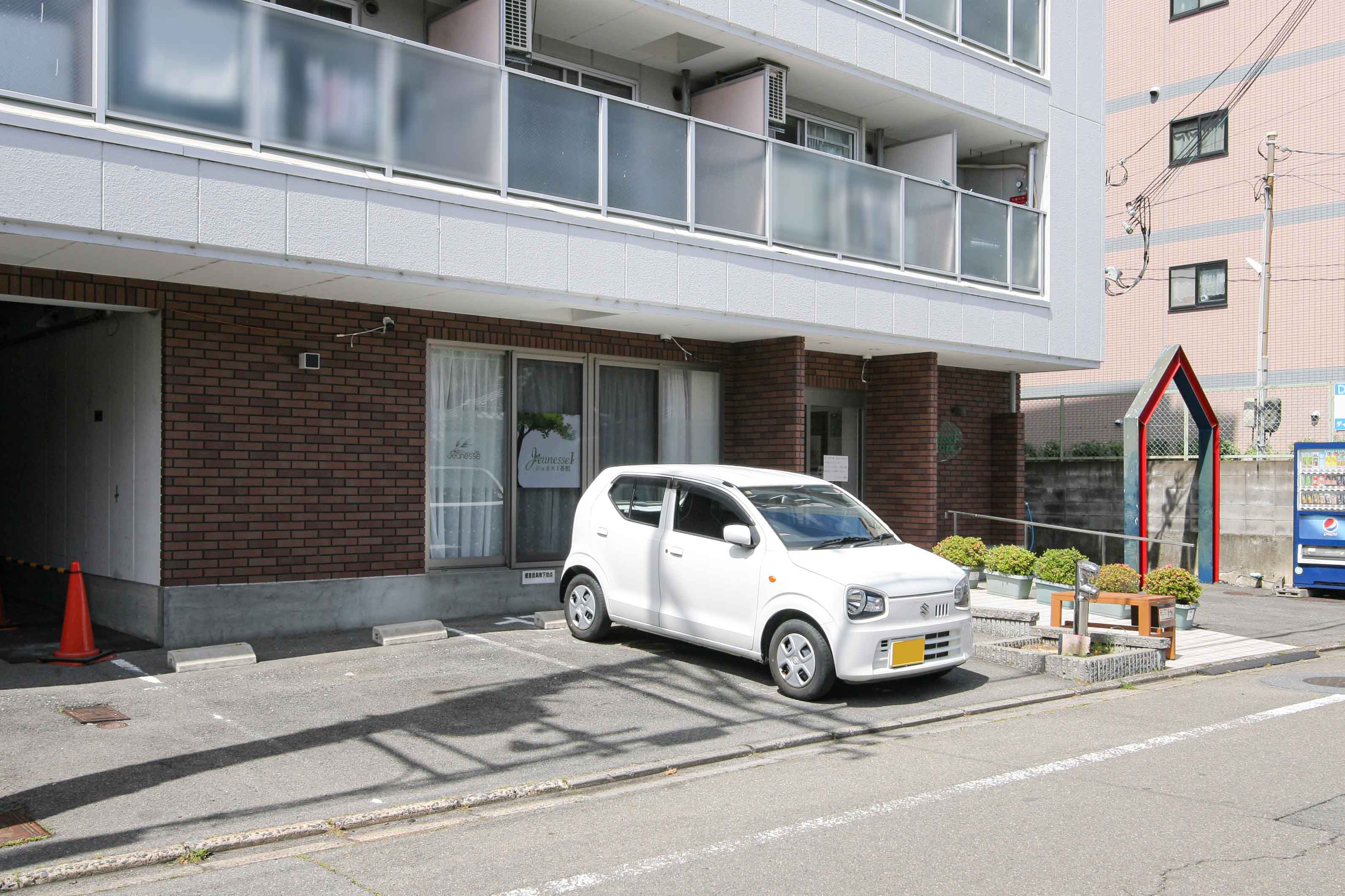 ジュネスⅠ番館の玄関