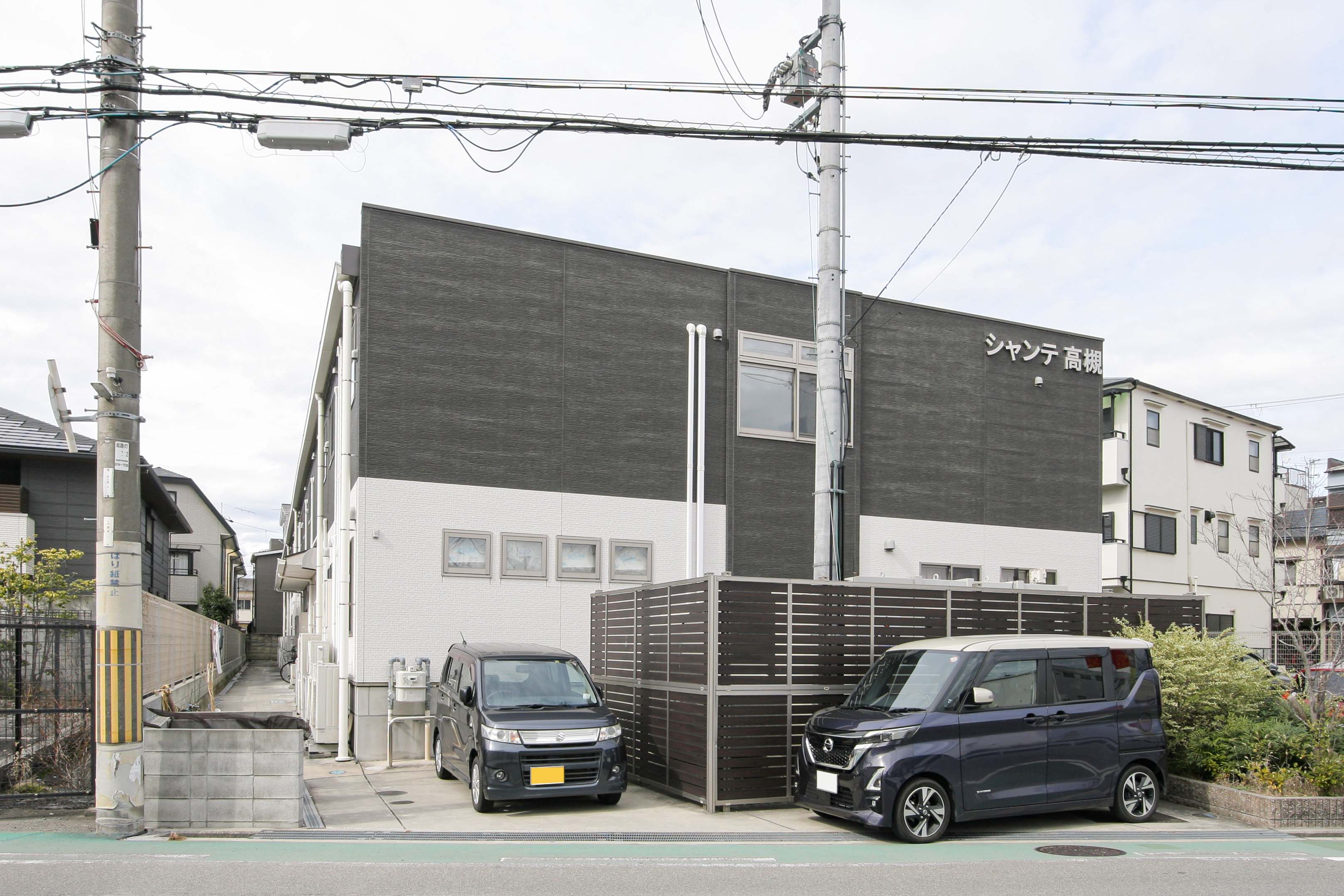 シャンテ高槻の玄関