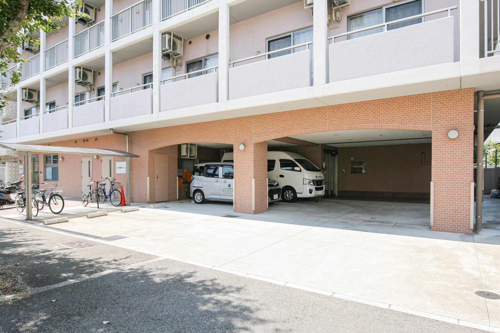 せんだんの実の玄関