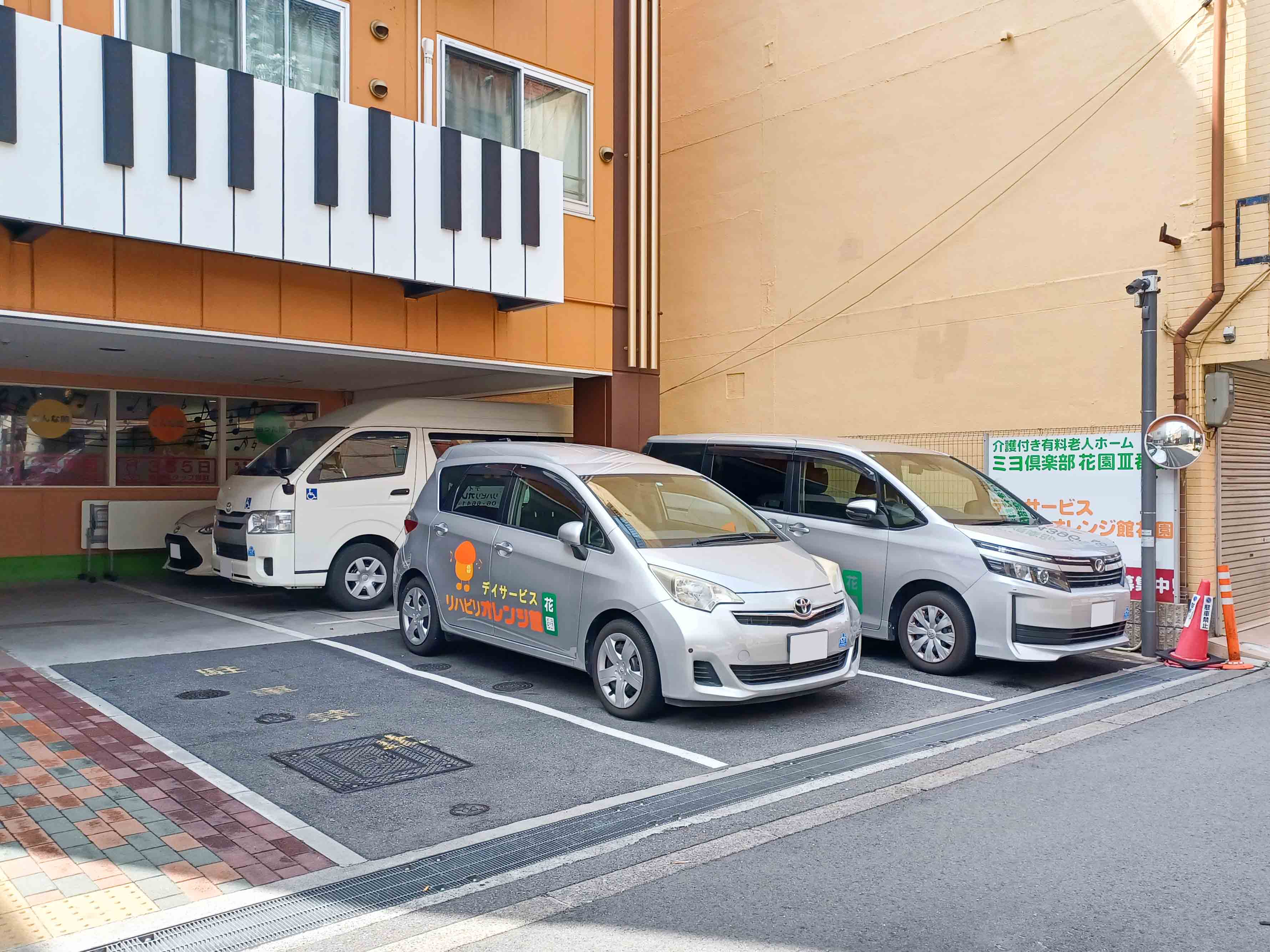ミヨ倶楽部花園Ⅲ番館の駐車場完備