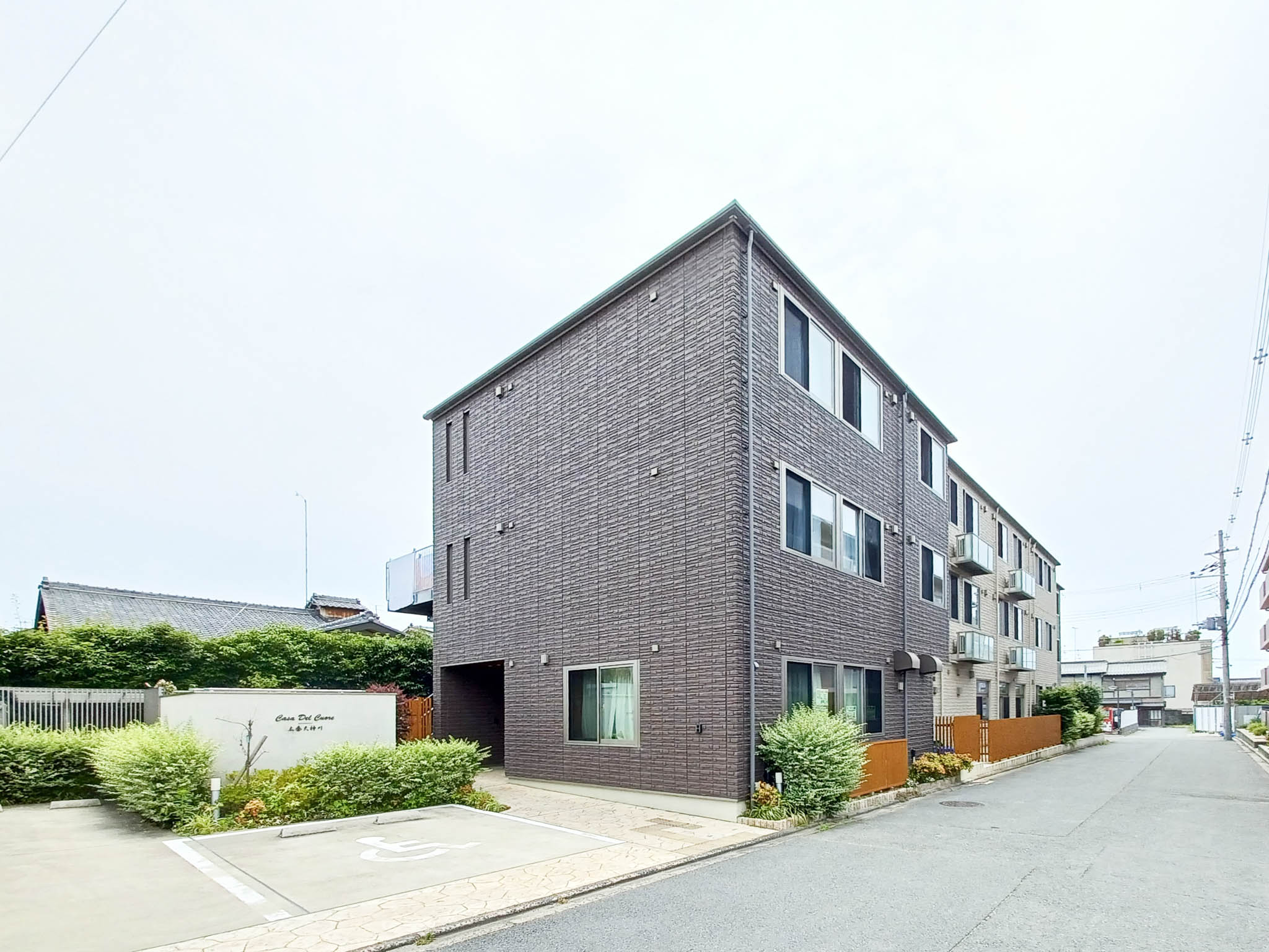 カーサデルクオーレ太秦天神川の玄関