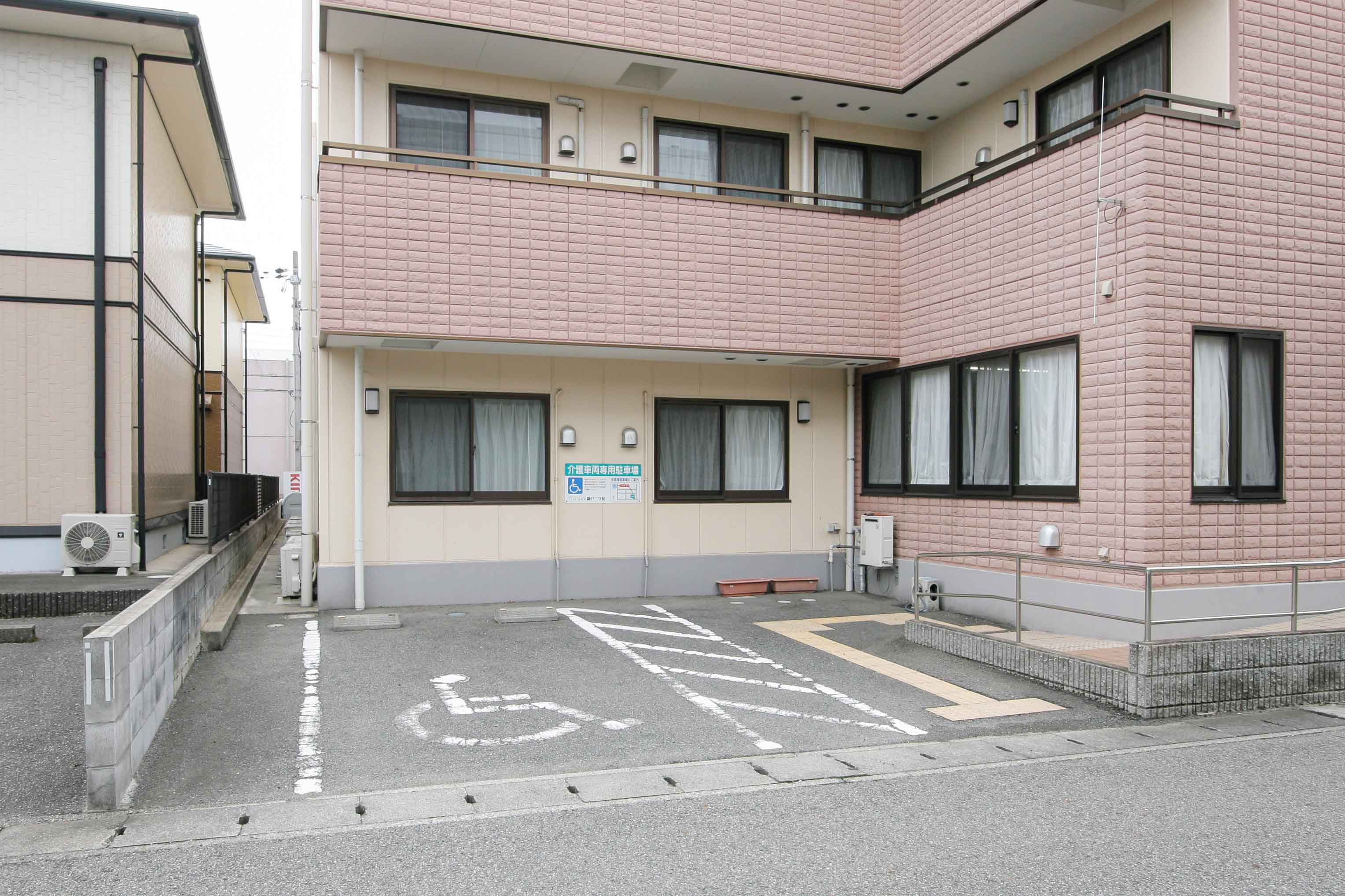 ハートケア神戸二ツ屋の玄関