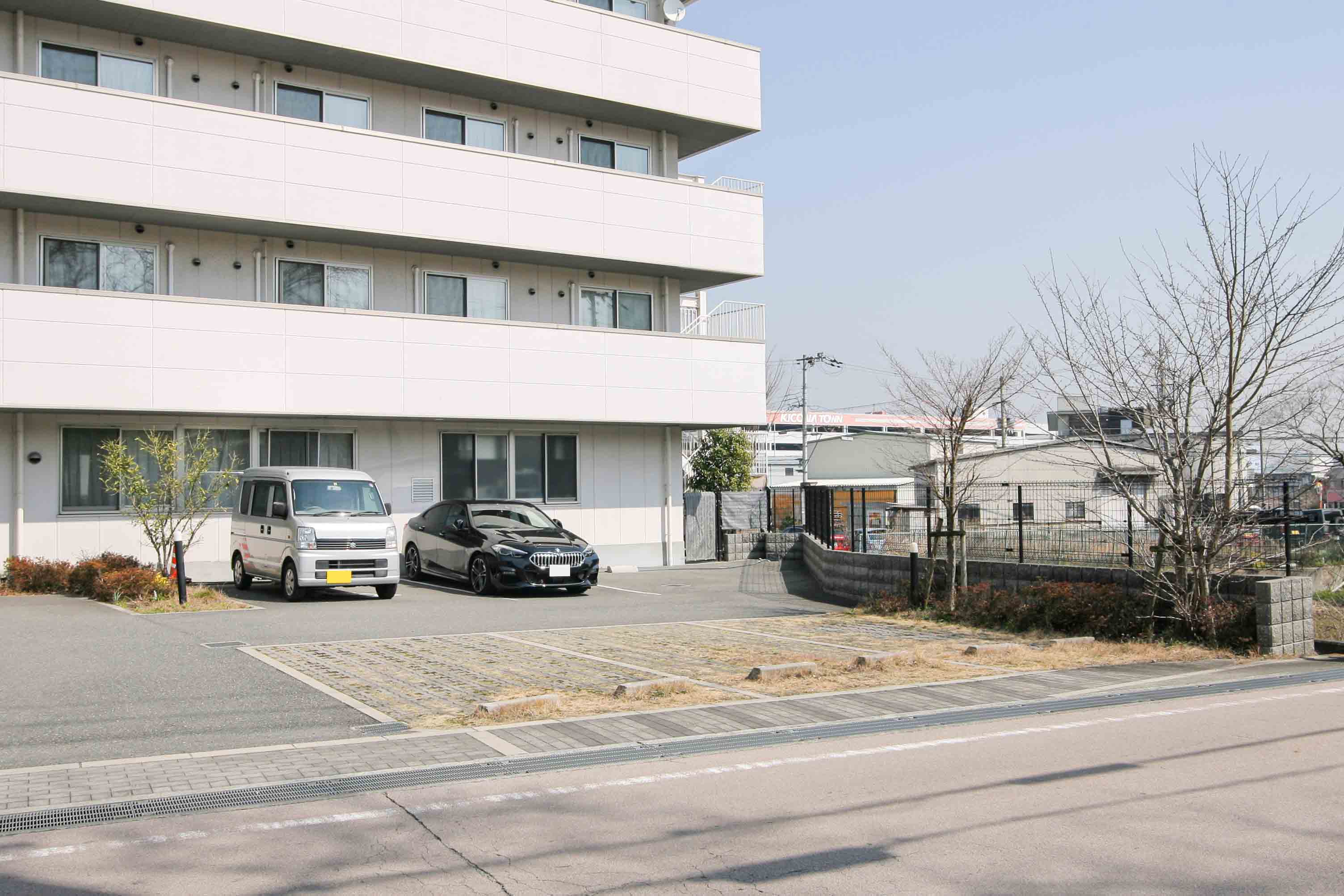 スマイルコート茨木豊川南の駐車場完備