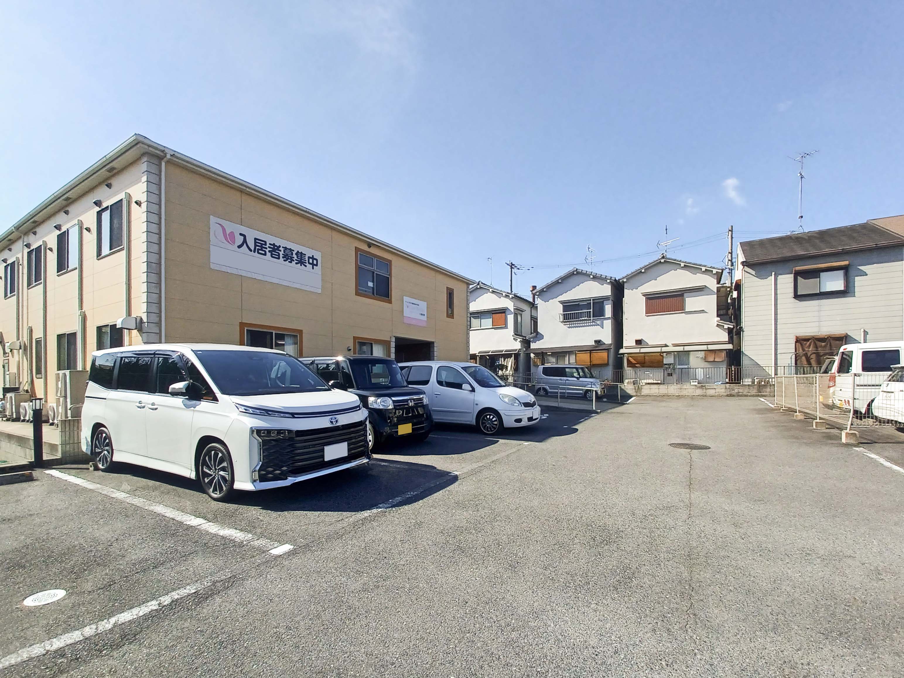 ケア・ブリッジ八尾老原の玄関