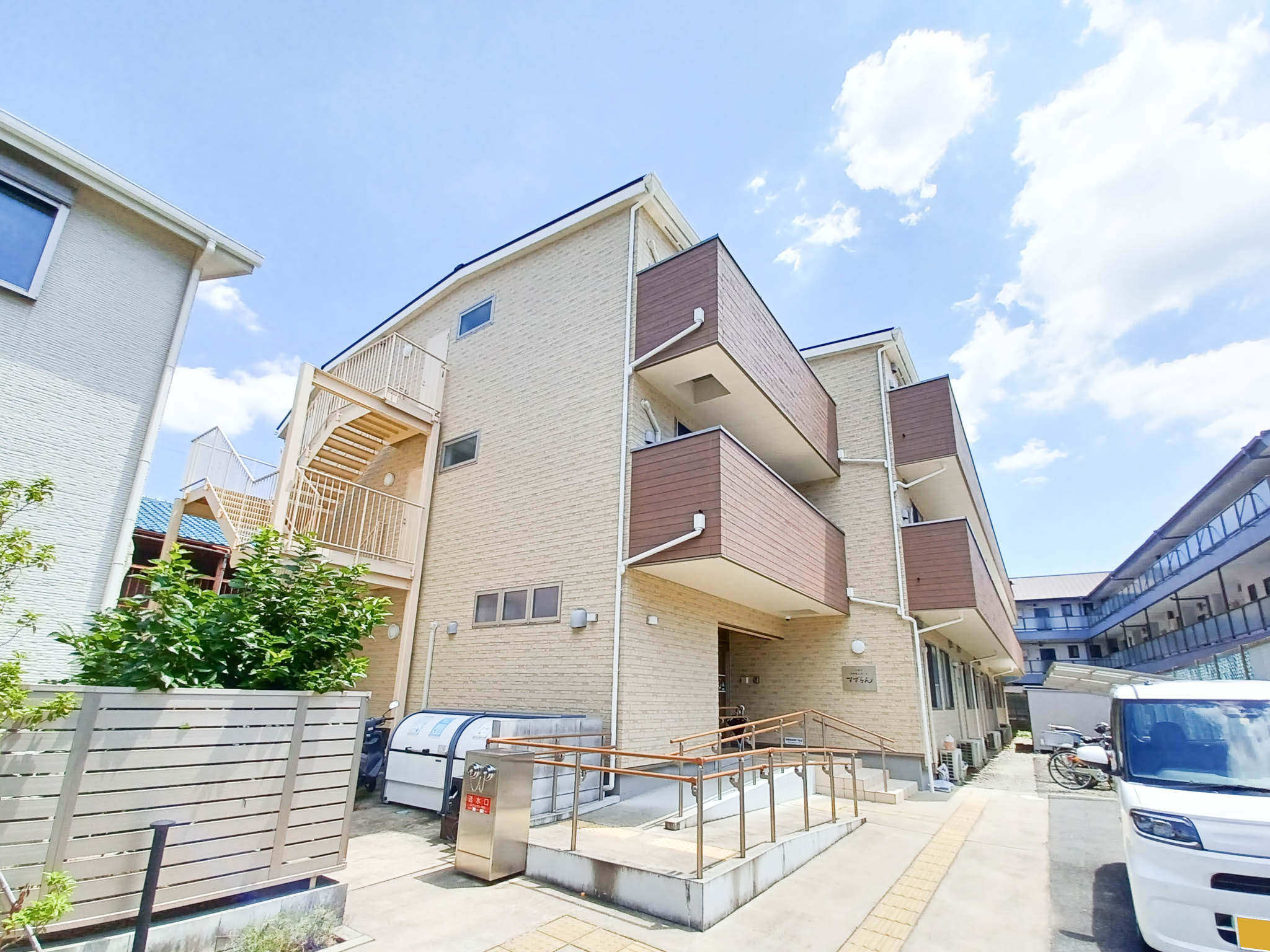 すずらんの駐車場完備