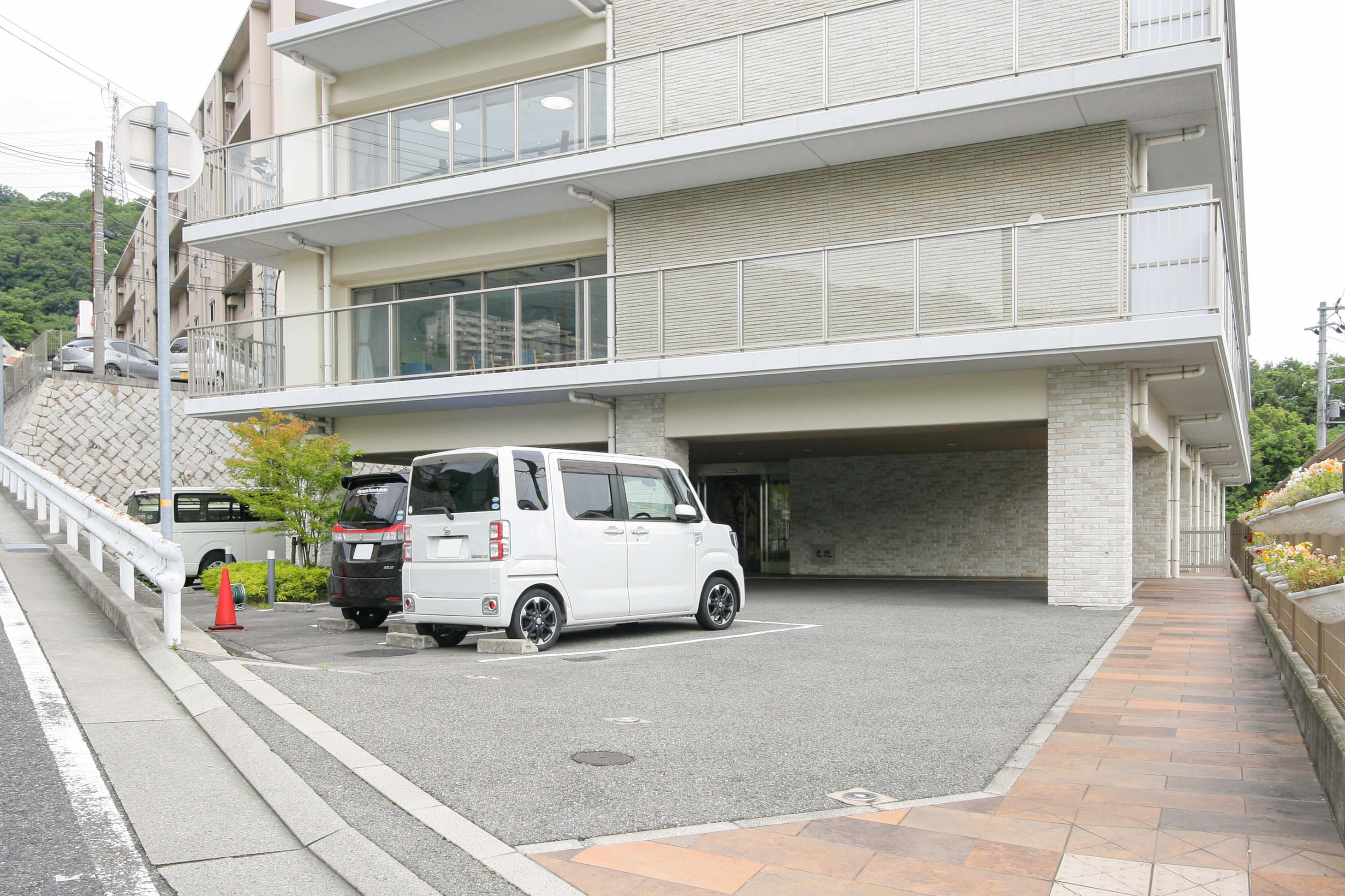 オリンピア鶴甲の駐車場完備