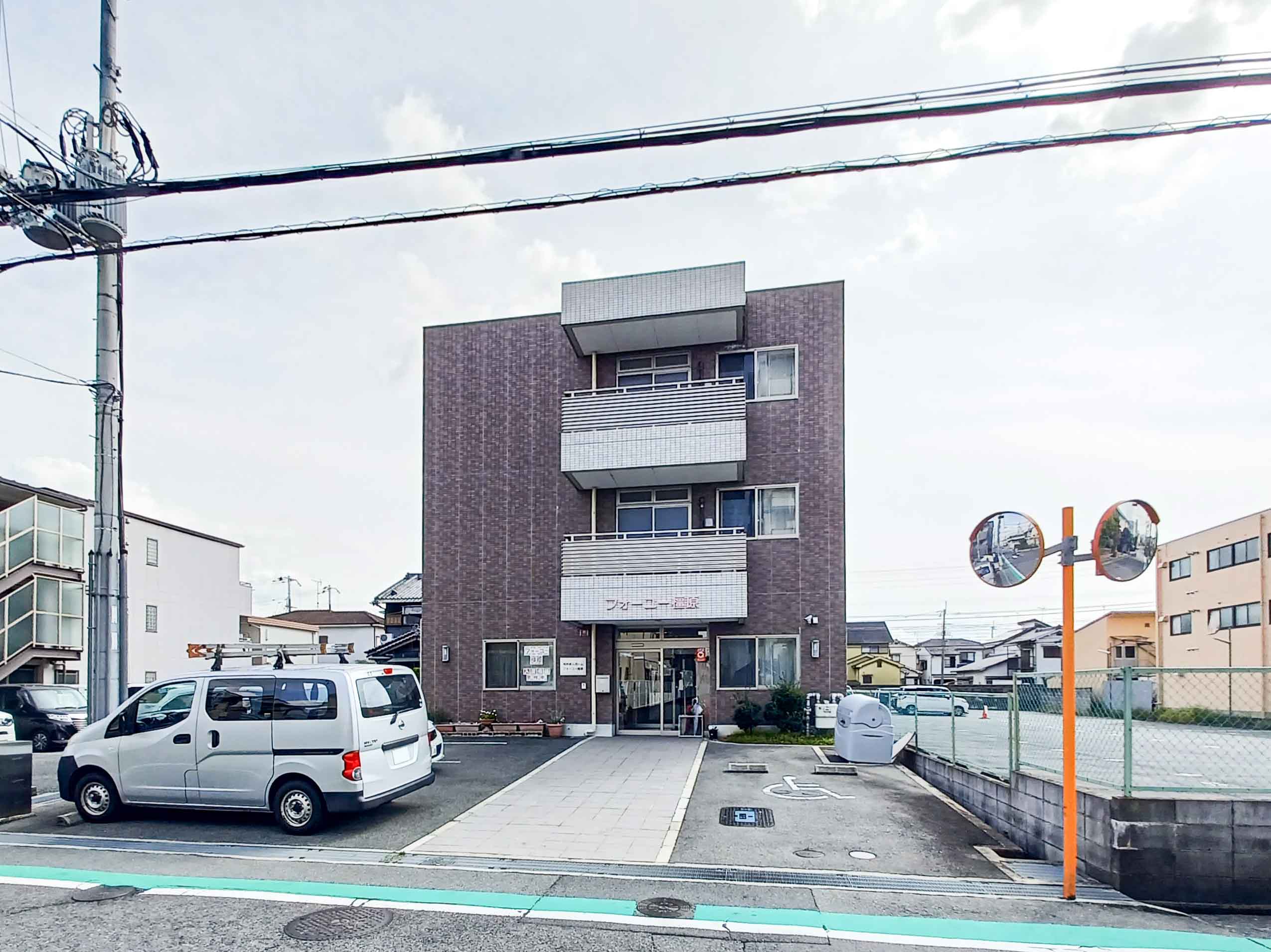 フォーユー橿原の玄関