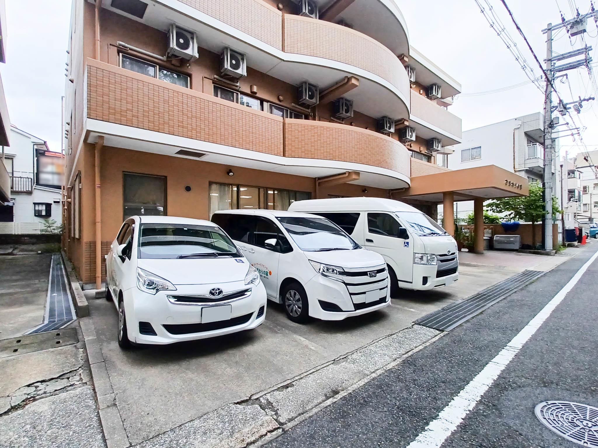 グループホームひまわりの家の駐車場完備