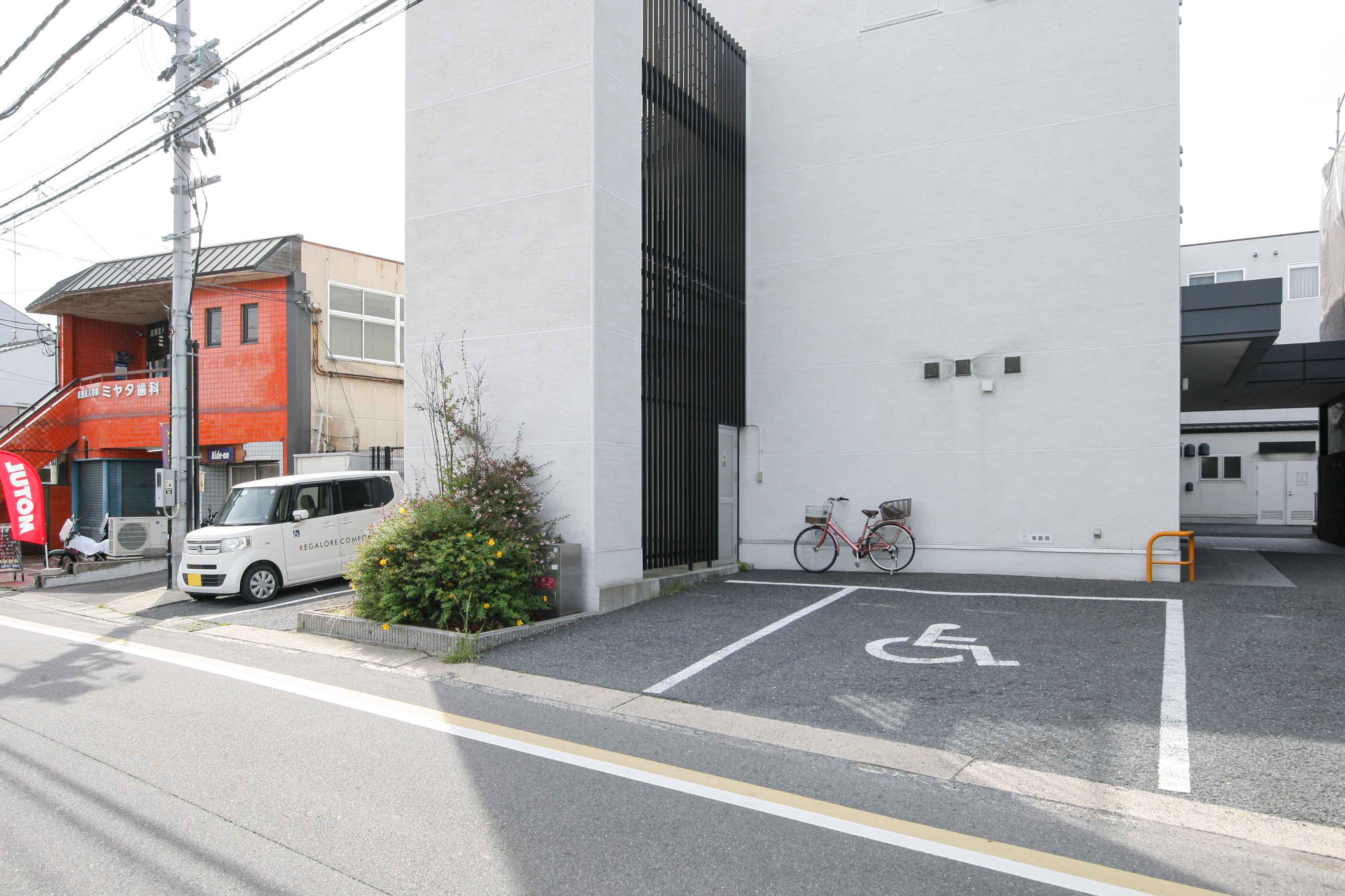 レガロアコンフォート京都伏見の玄関