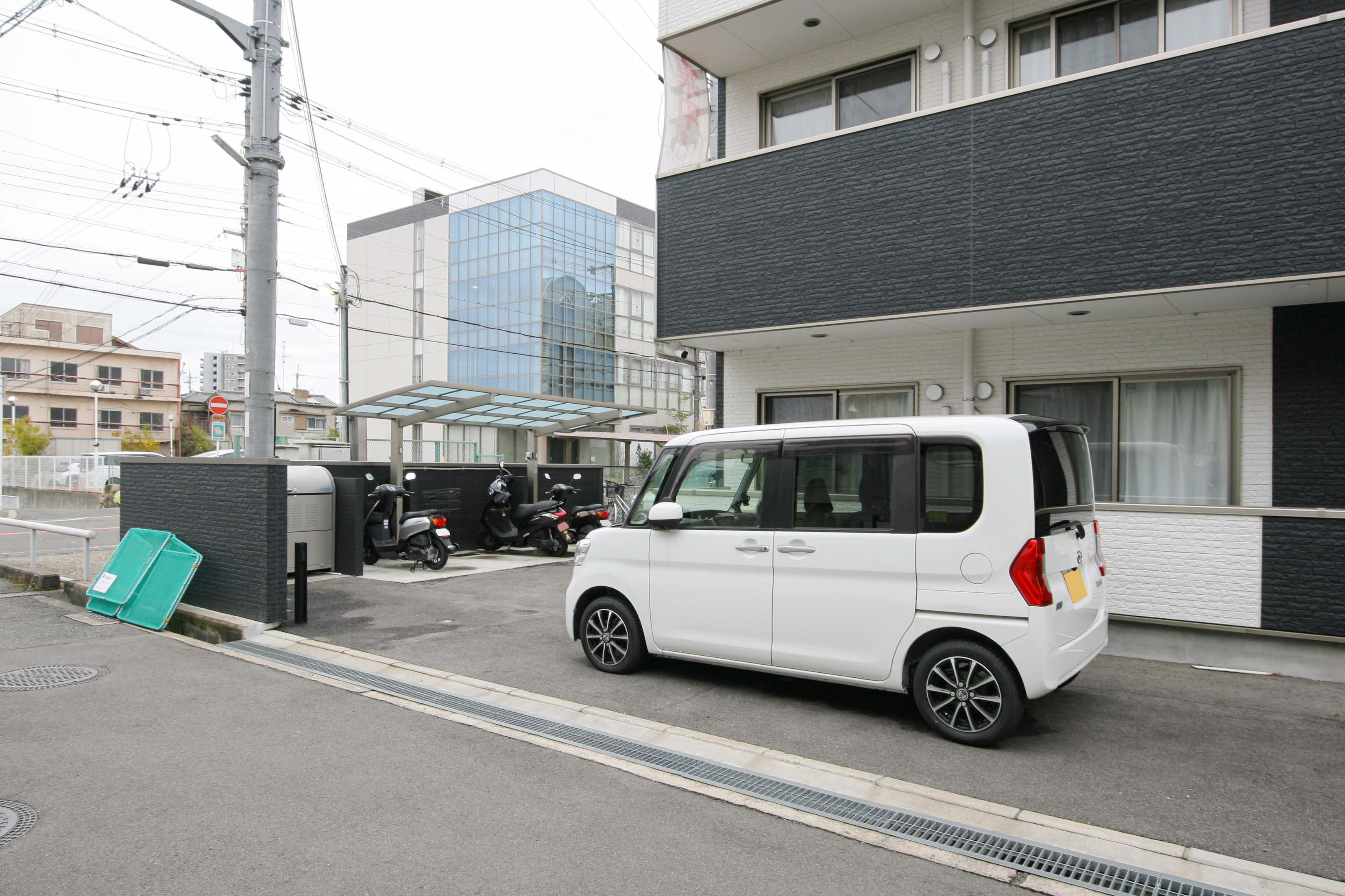 幸　枚方公園の駐車場完備