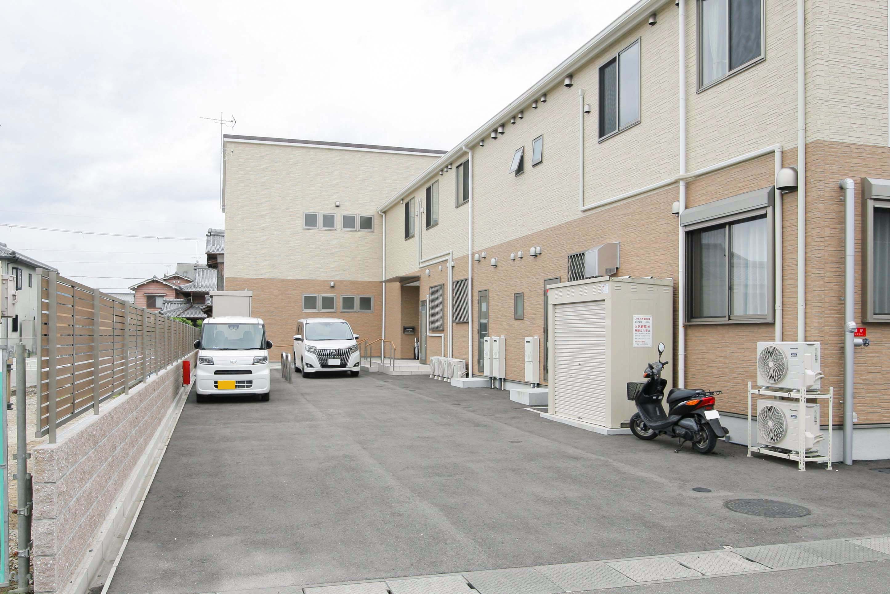 住宅型有料高齢者ホームあいりの駐車場完備