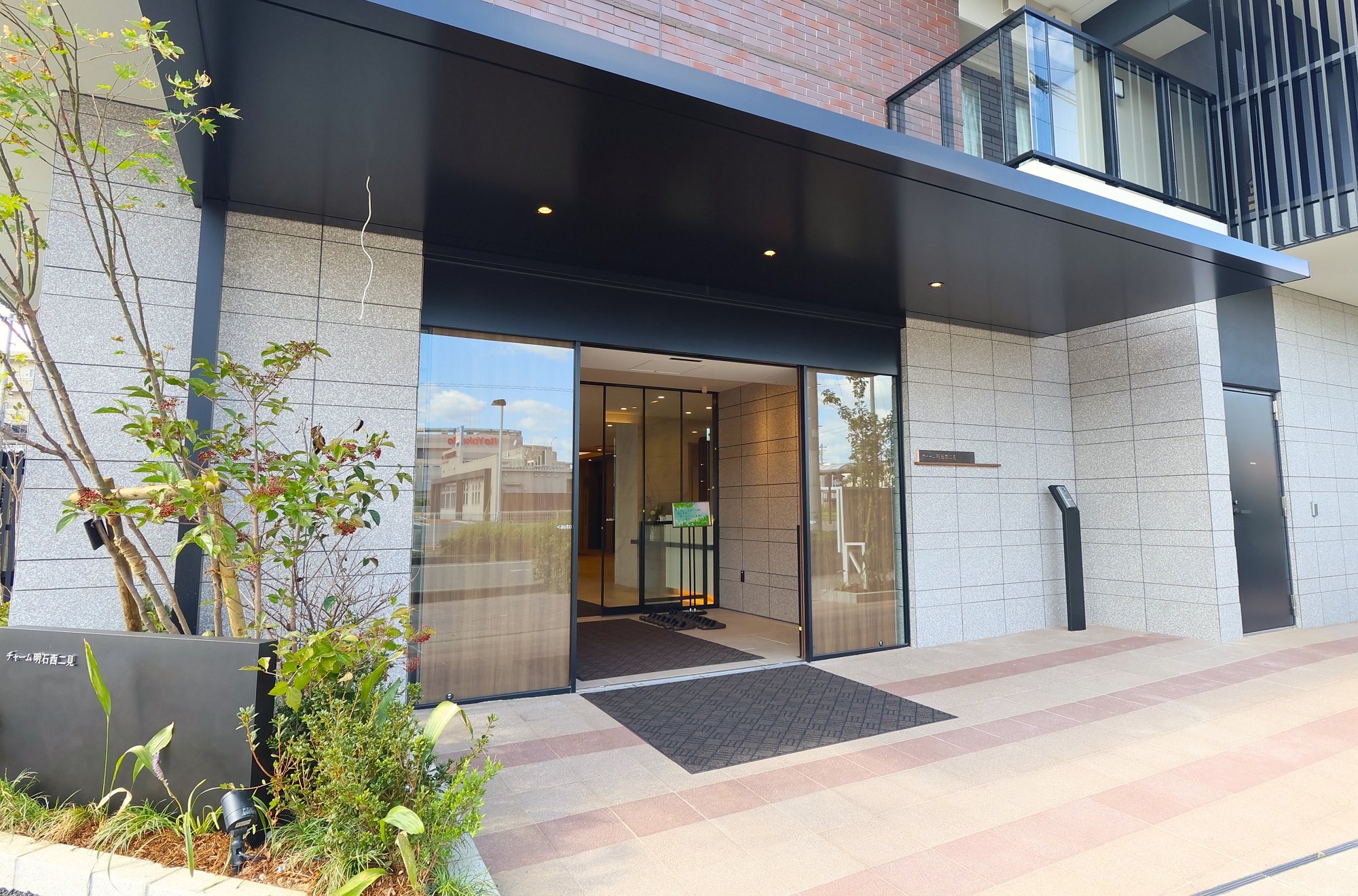 山陽電鉄「西二見駅」から徒歩１分の好アクセス！
