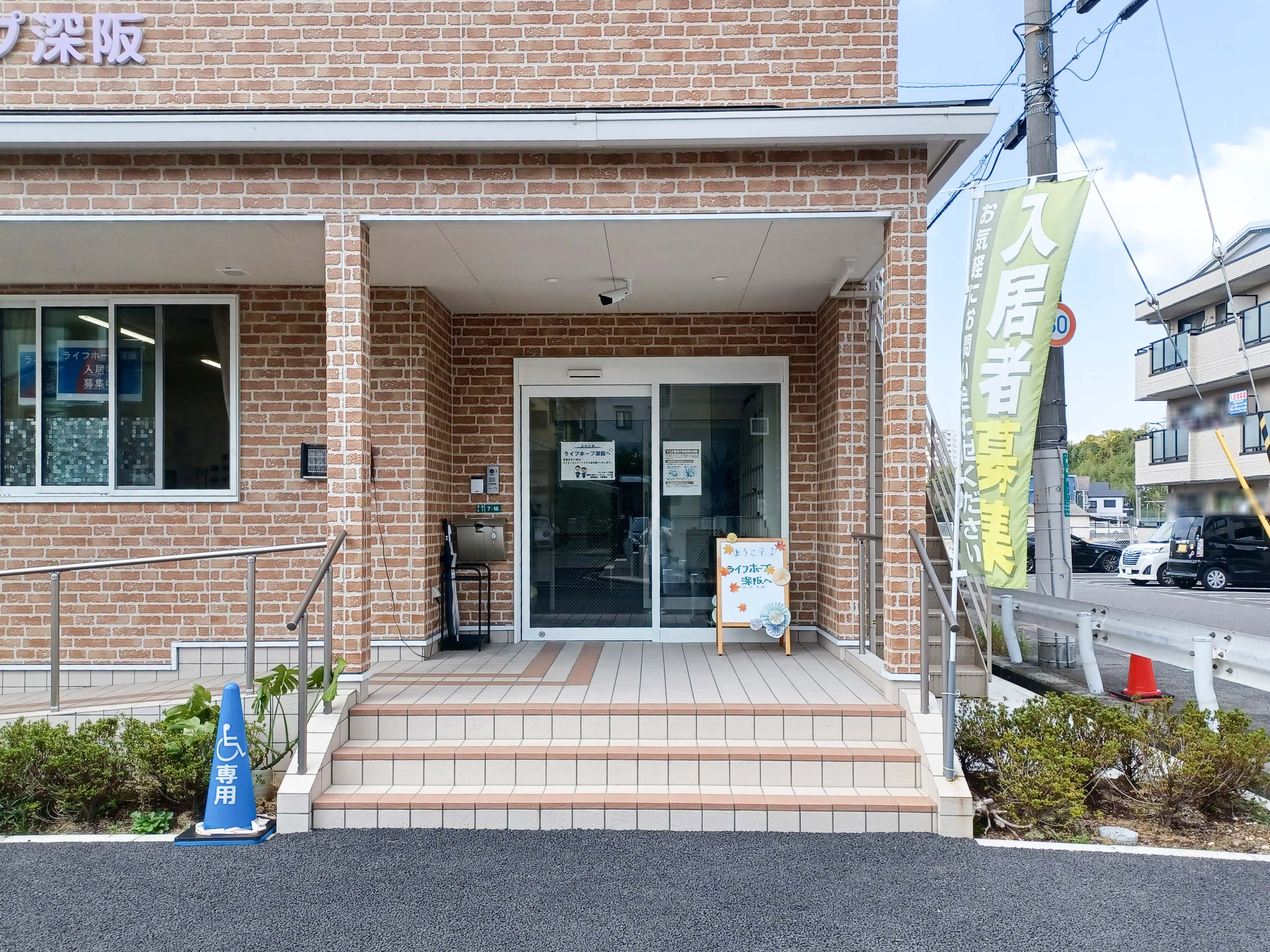 バリアフリー設計の完全個室。24時間の医療対応のある施設です。
