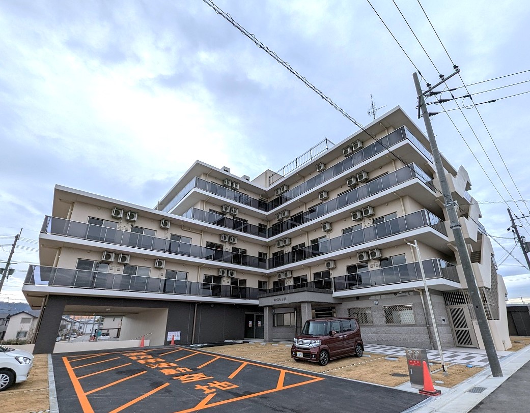 24時間介護士常駐の安心感。レクリエーションも充実しています。