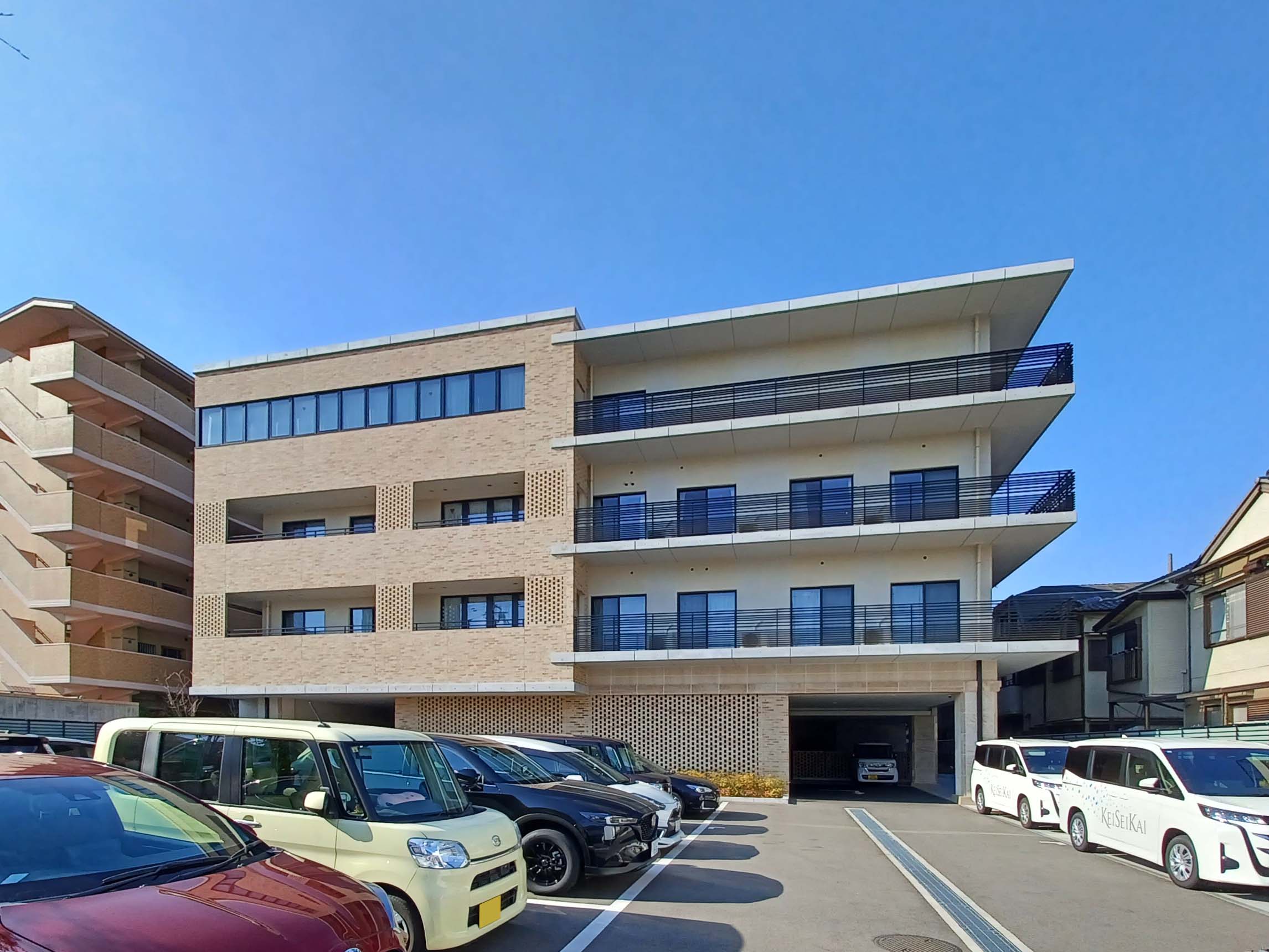 お食事や季節イベントなどを通して、楽しいシニアライフのお手伝いをしています。