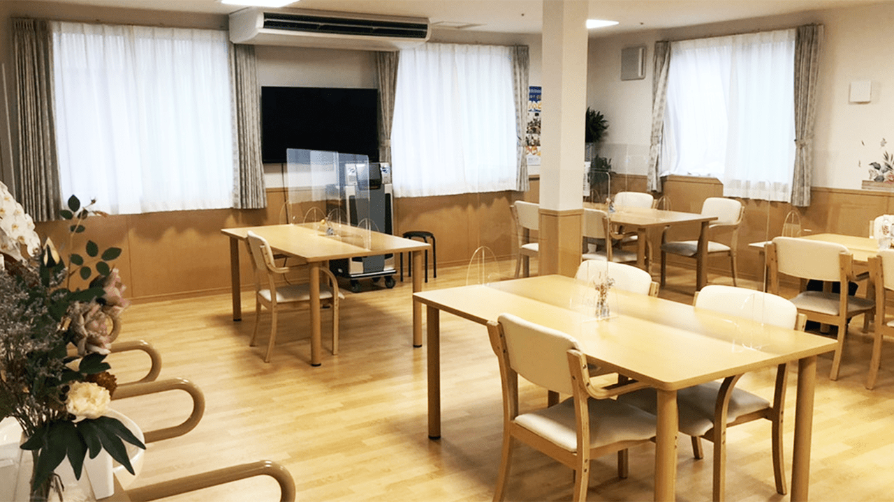 阪急「伊丹駅」から徒歩7分の場所にあるアクセス良好な施設！