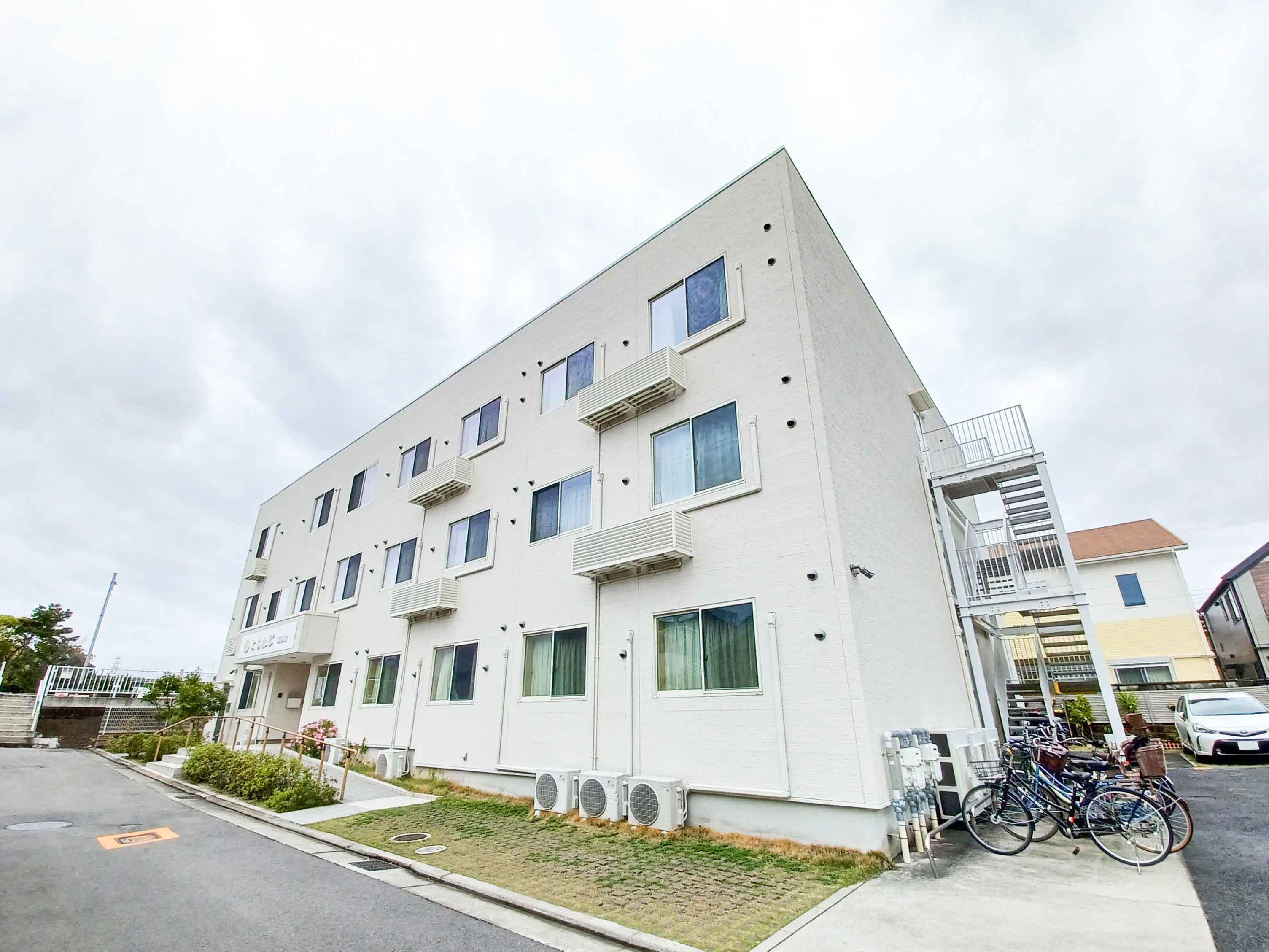 閑静な住宅街にある落ち着いた雰囲気の施設です。