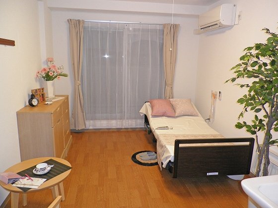 プライバシーの保たれた全室個室。快適性に配慮された設備が整っています。