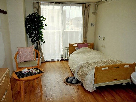 プライバシーの保たれた全室個室。快適性に配慮された設備が整っています。