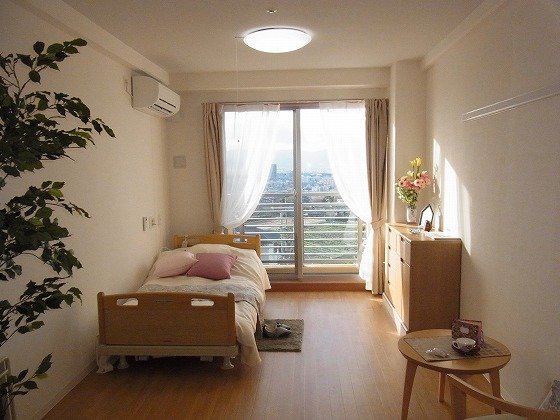 プライバシーの保たれた全室個室。快適性に配慮された設備が整っています。