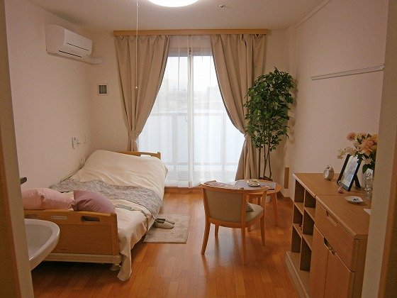 プライバシーの保たれた全室個室。快適性に配慮された設備が整っています。