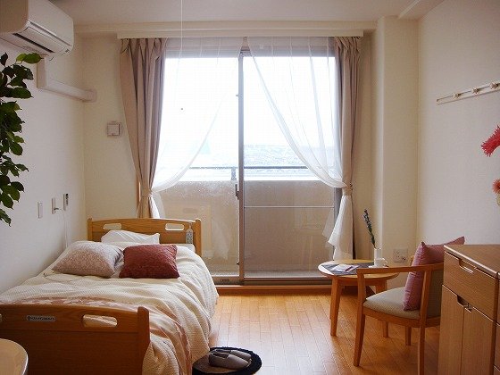 プライバシーの保たれた全室個室。快適性に配慮された設備が整っています。