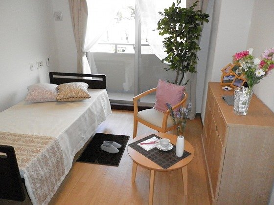 プライバシーの保たれた全室個室。快適性に配慮された設備が整っています。