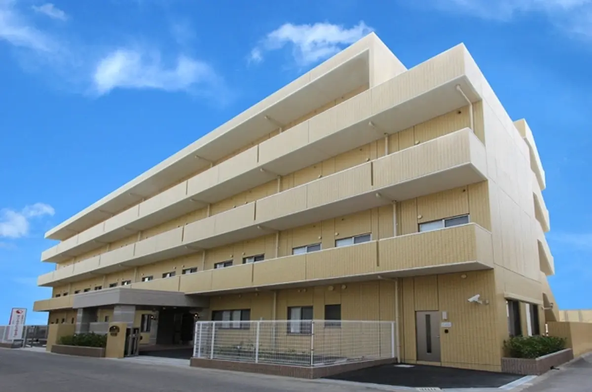 駅から徒歩約10分の好立地で、ご家族様との時間も大切にできる環境です。