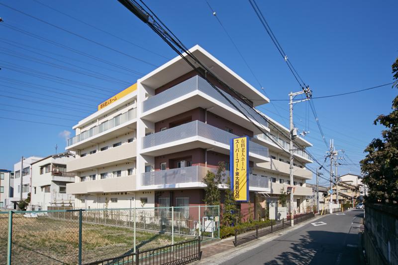 駅から徒歩圏内の好立地で、面会しやすい施設です。