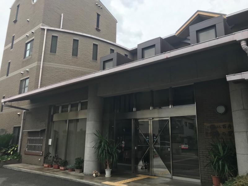 デイサービスを併設しており、日中の活動や専門的なリハビリを身近に受けられます。