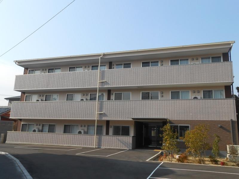 看護師常駐、併設デイサービスで安心と交流を両立！