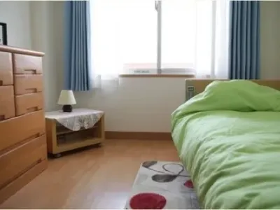 自然光が差し込む開放的な居室で、心安らぐ毎日を送れます。