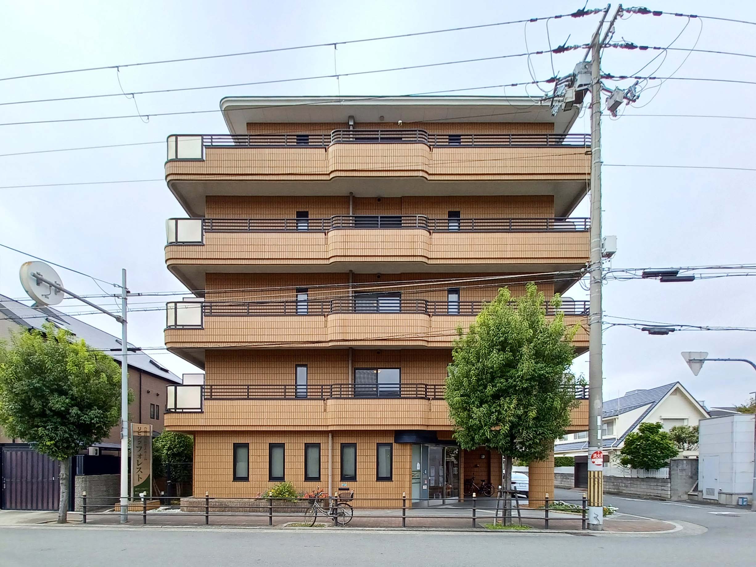 プロの料理人が腕を振るい、栄養バランスに配慮したお食事を提供しています。