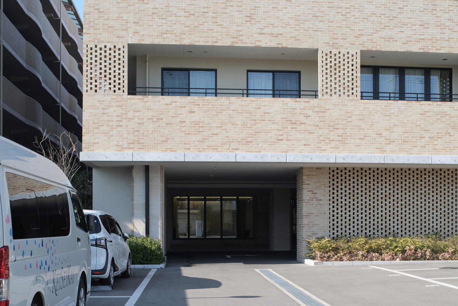 24時間介護士が常駐し、看護師とも24時間連絡可能な体制を整えています。