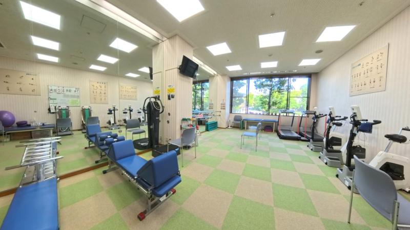 専任トレーナーによる個別プログラムや、多彩な教室を提供し、自立維持を支えます