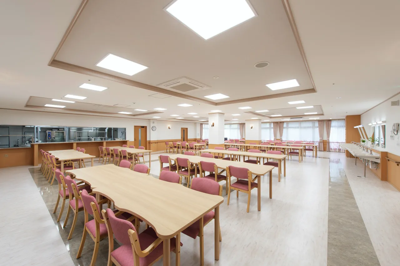 24時間の見守りと看護・介護の連携により、健康面に不安のある方も安心の体制です。