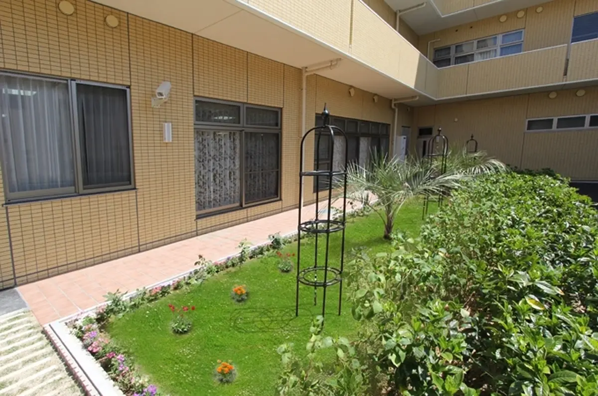 広さにゆとりのある個室に使い慣れた家具を持ち込み、自分らしく過ごせます。