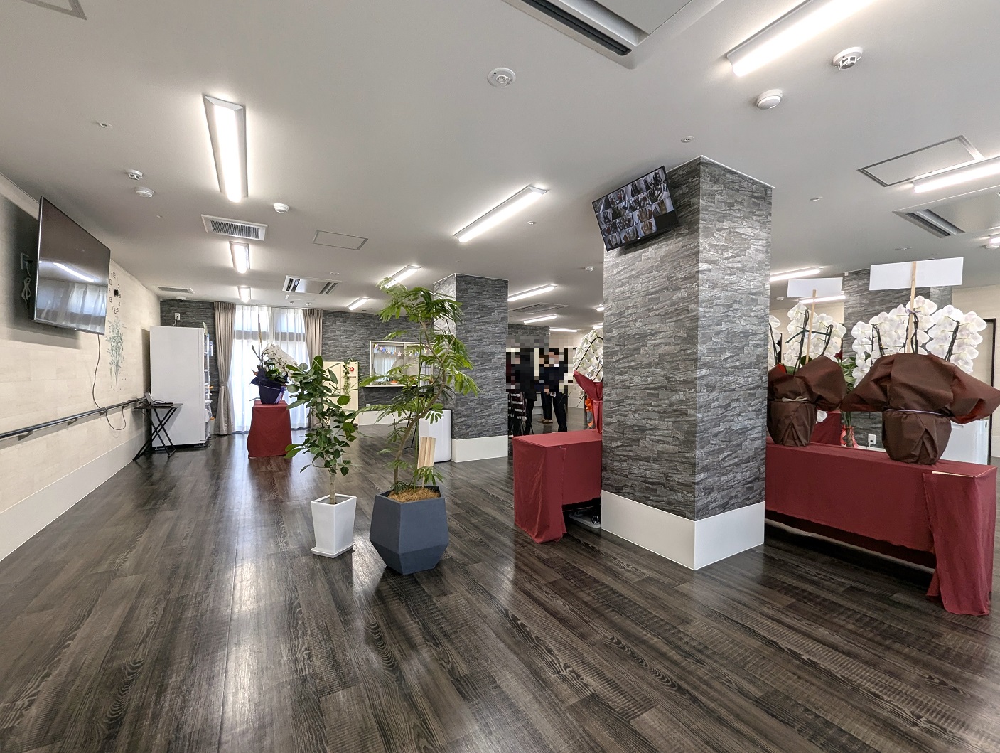 VRリハビリ・機能訓練室で楽しく続くトレーニングが受けられます。