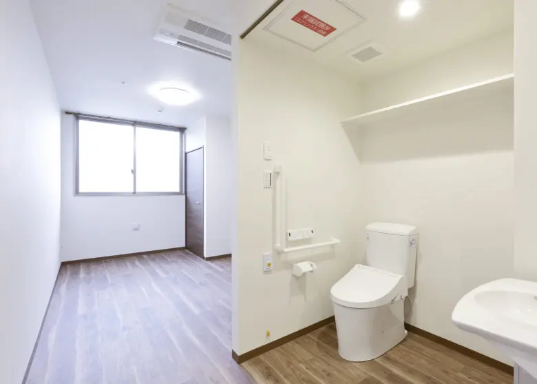 全ての居室、トイレ・洗面所・冷暖房・照明器具・緊急コール・テレビ配線・クローゼットを完備。